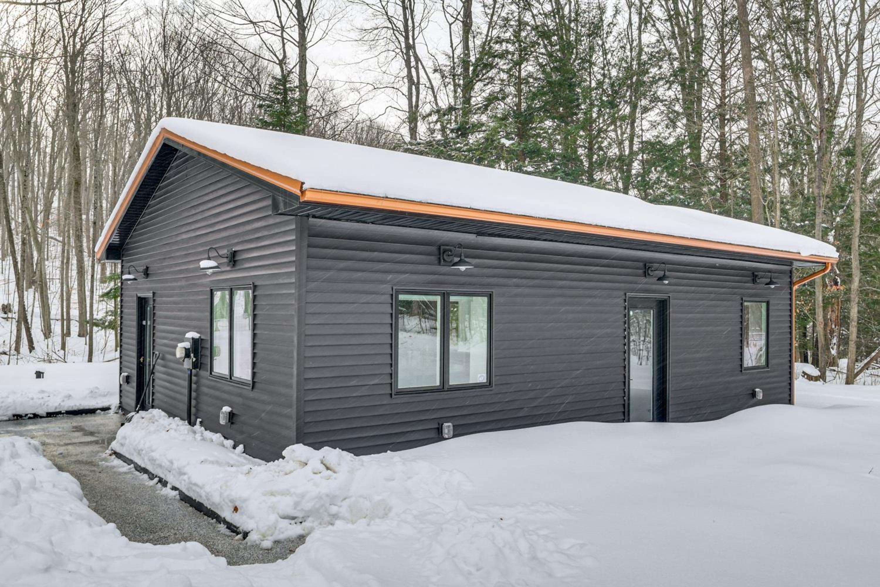 6 Mi to Boyne Mtn Cozy and Private Couples Cottage