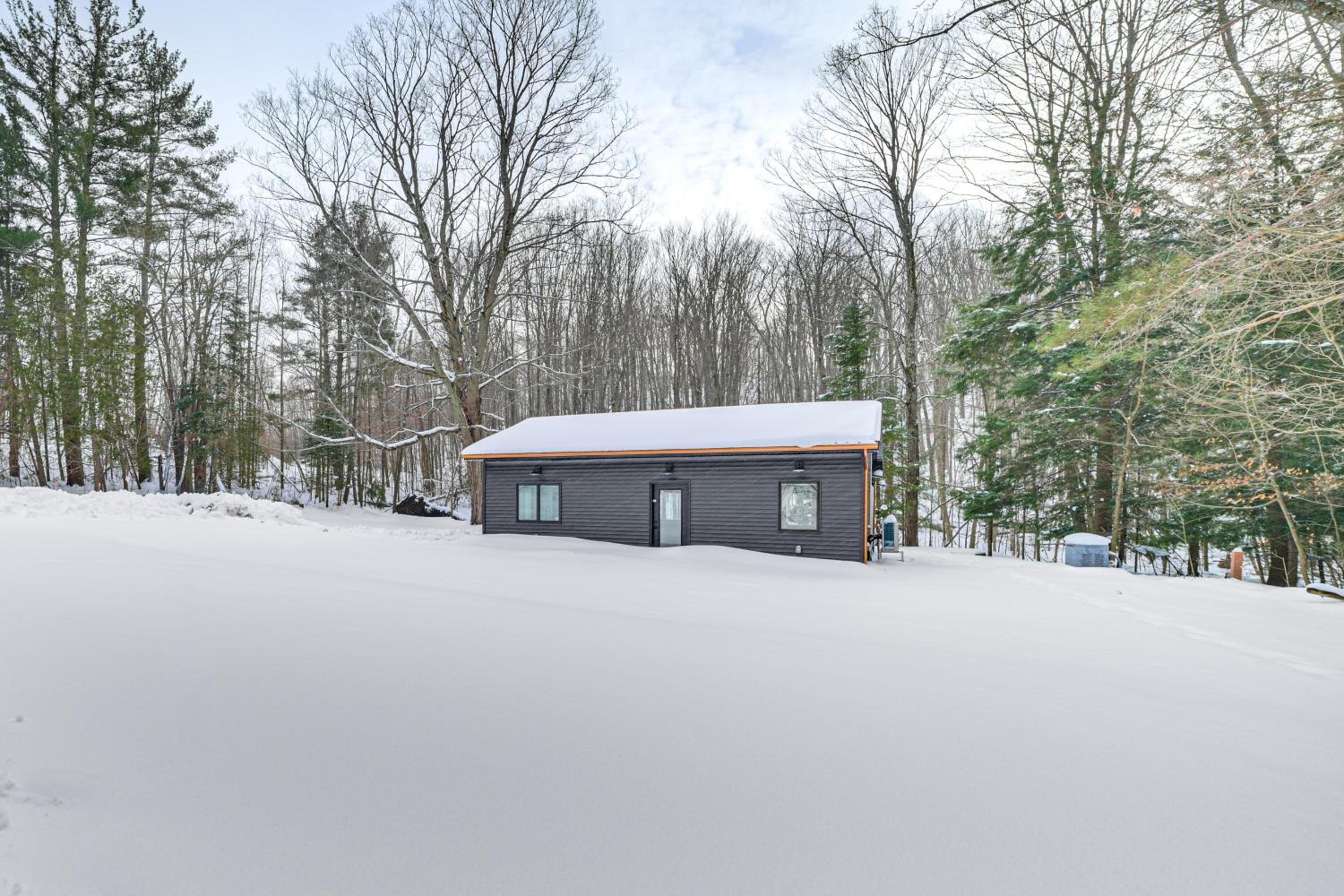 6 Mi to Boyne Mtn Cozy and Private Couples Cottage