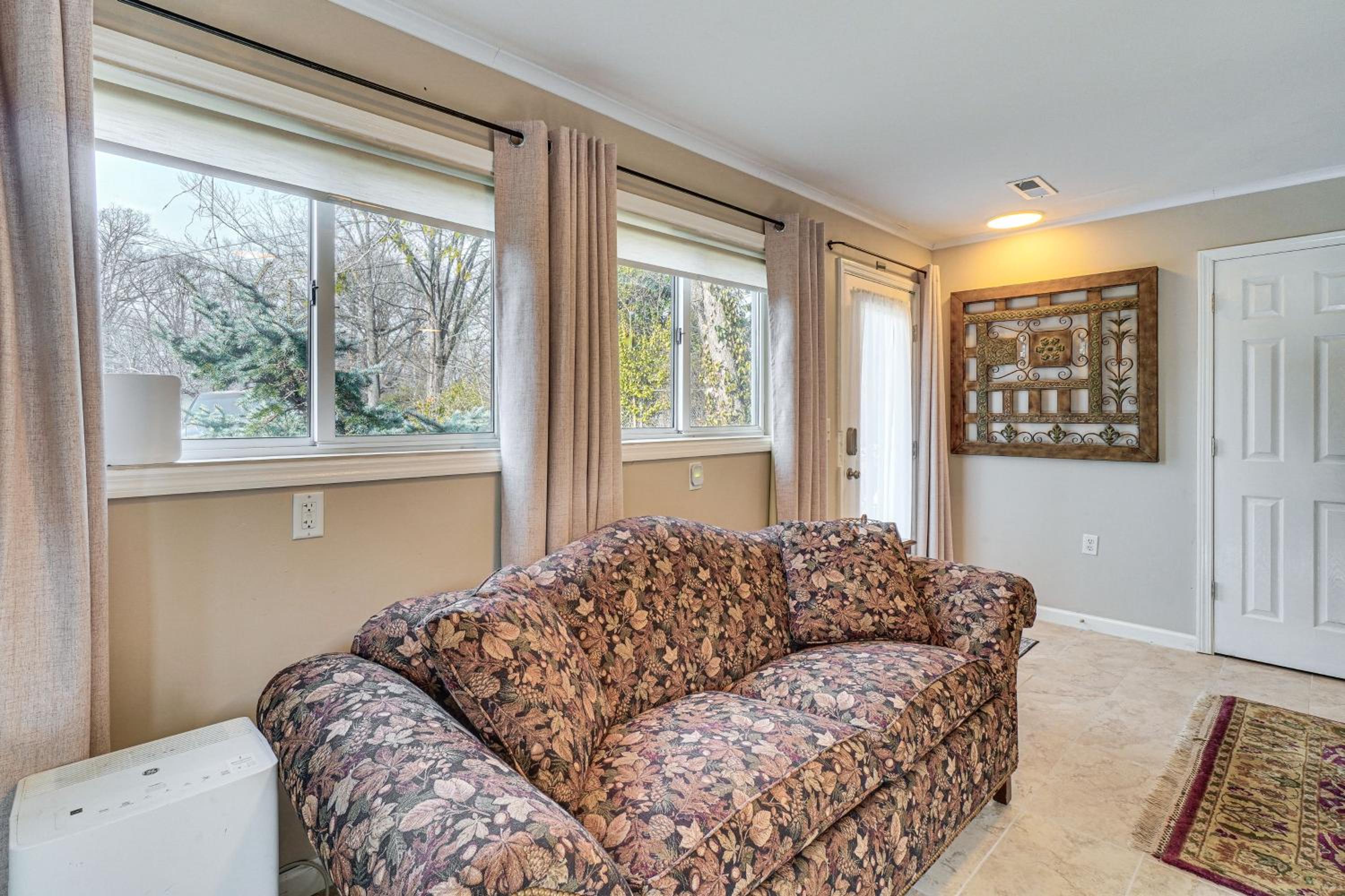 West Knoxville Area! Single-Level Home Near Dtwn