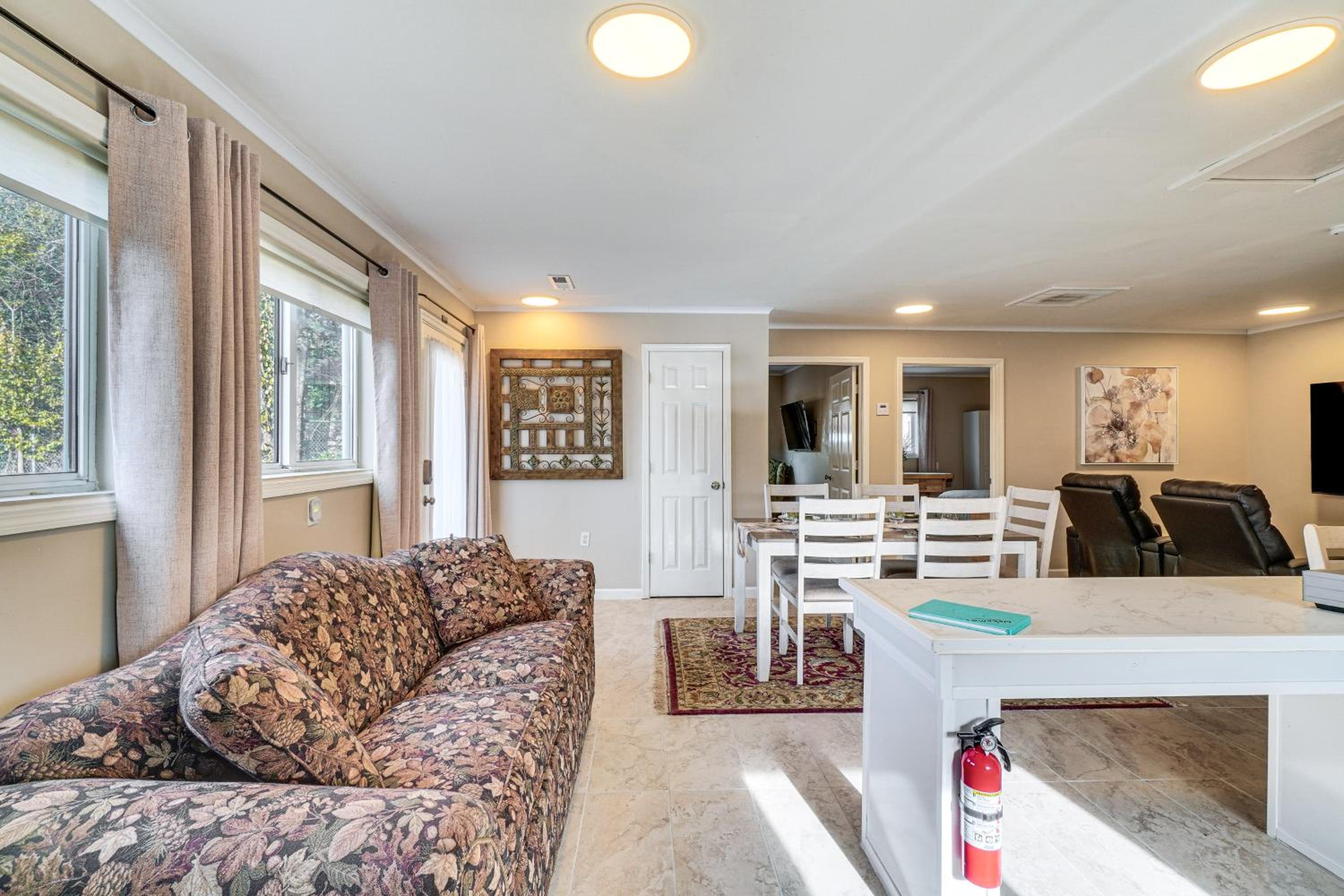 West Knoxville Area! Single-Level Home Near Dtwn