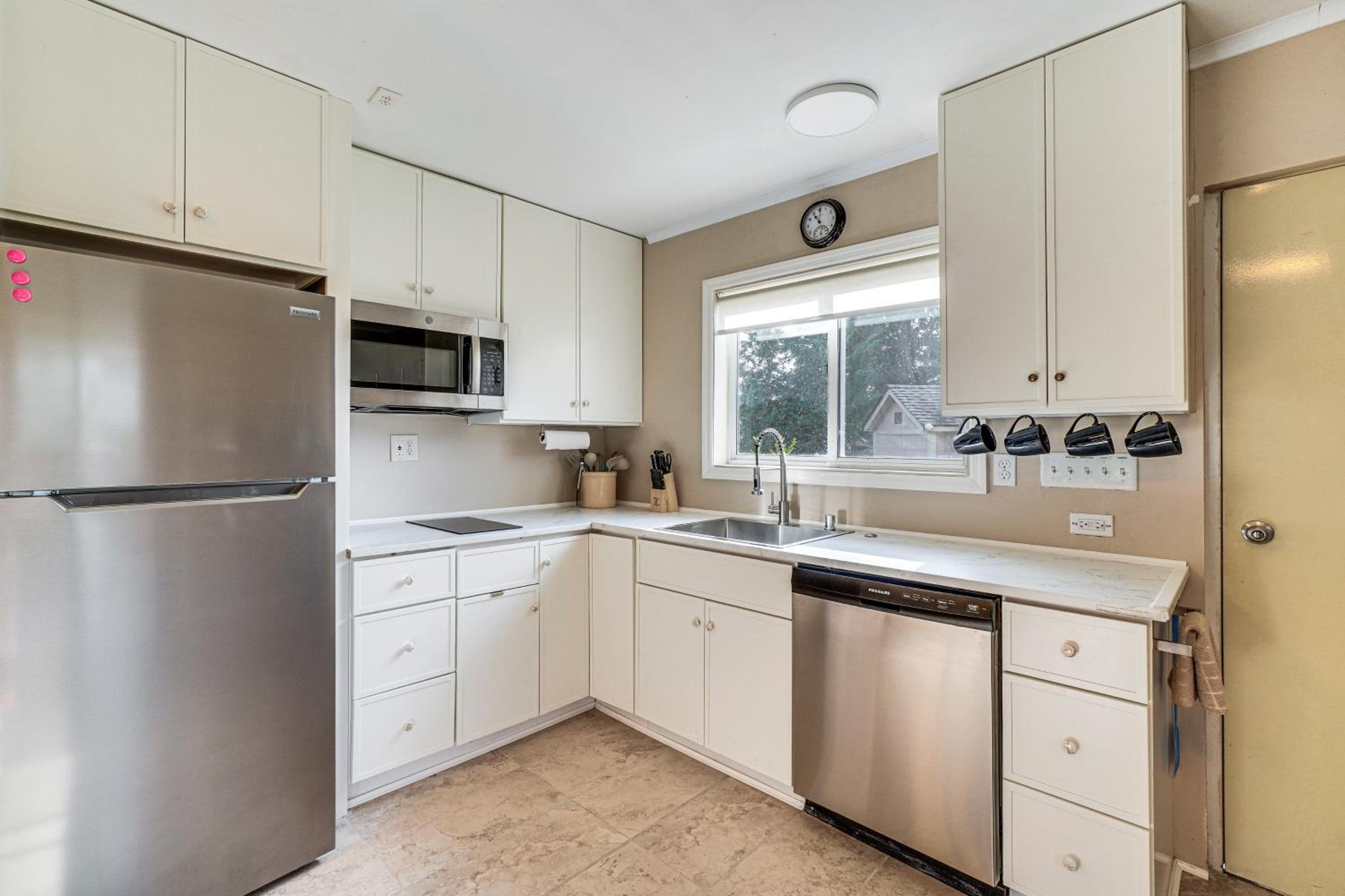 West Knoxville Area! Single-Level Home Near Dtwn
