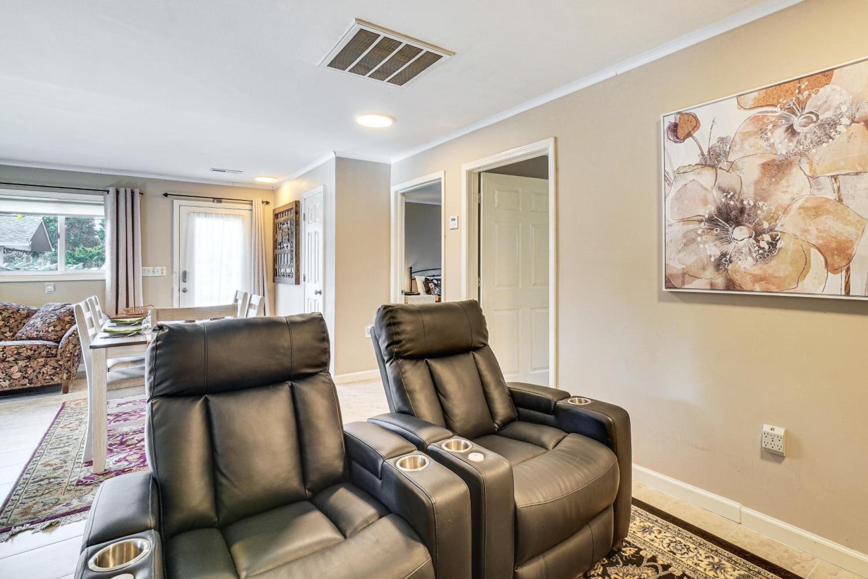 West Knoxville Area! Single-Level Home Near Dtwn