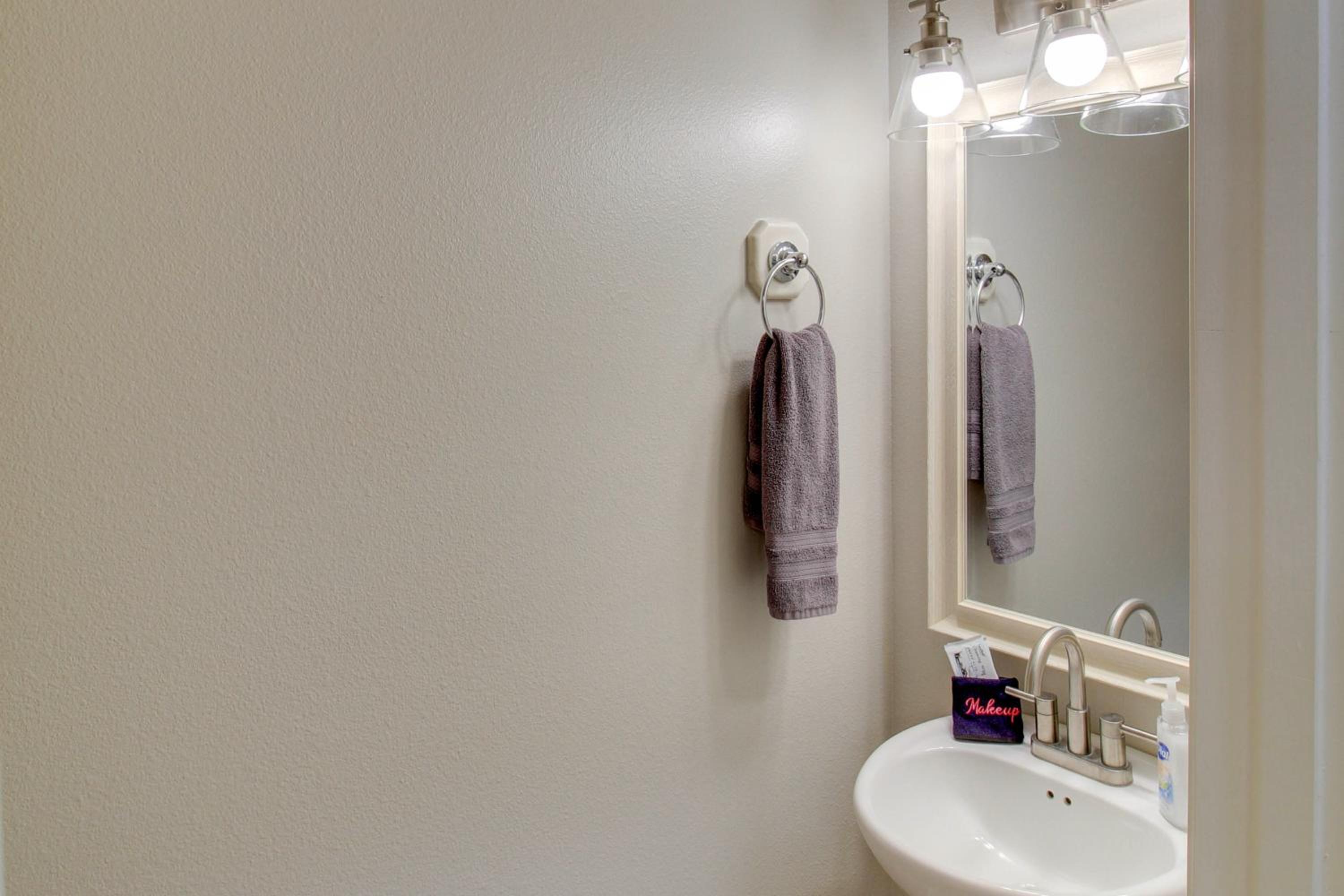 Walk to Beach and Dining Corpus Christi Townhome