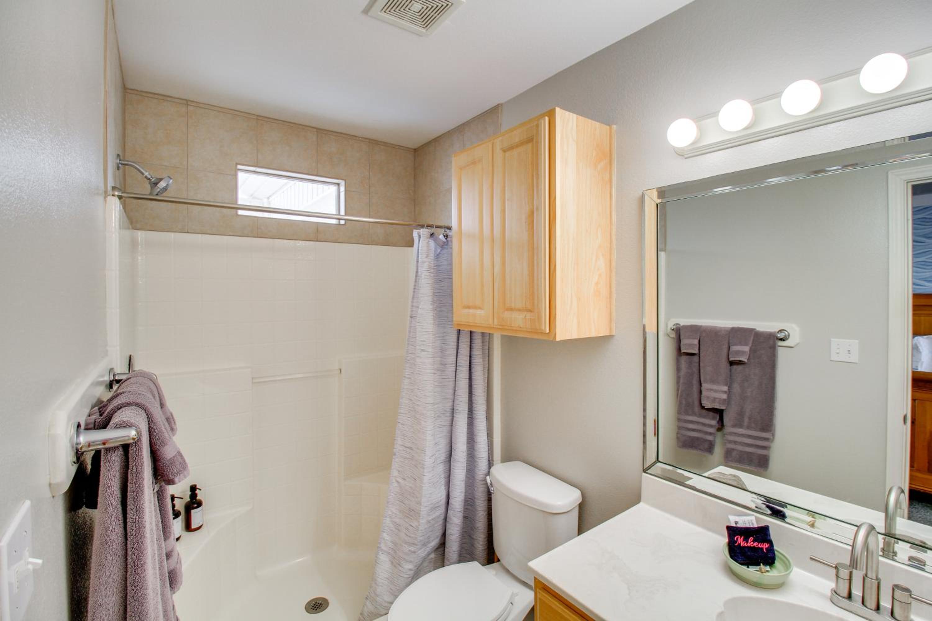 Walk to Beach and Dining Corpus Christi Townhome