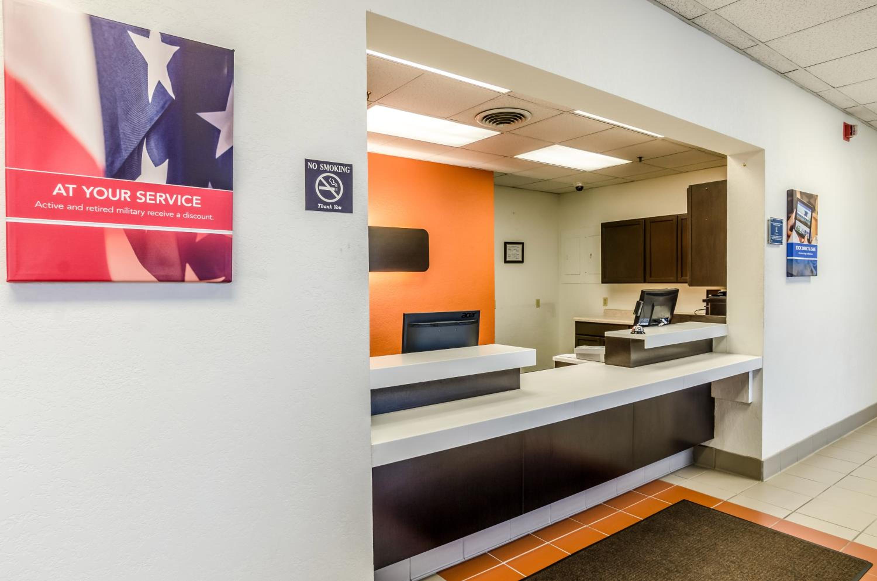 New York City Vacations - Motel 6-York, NE - Property Image 4