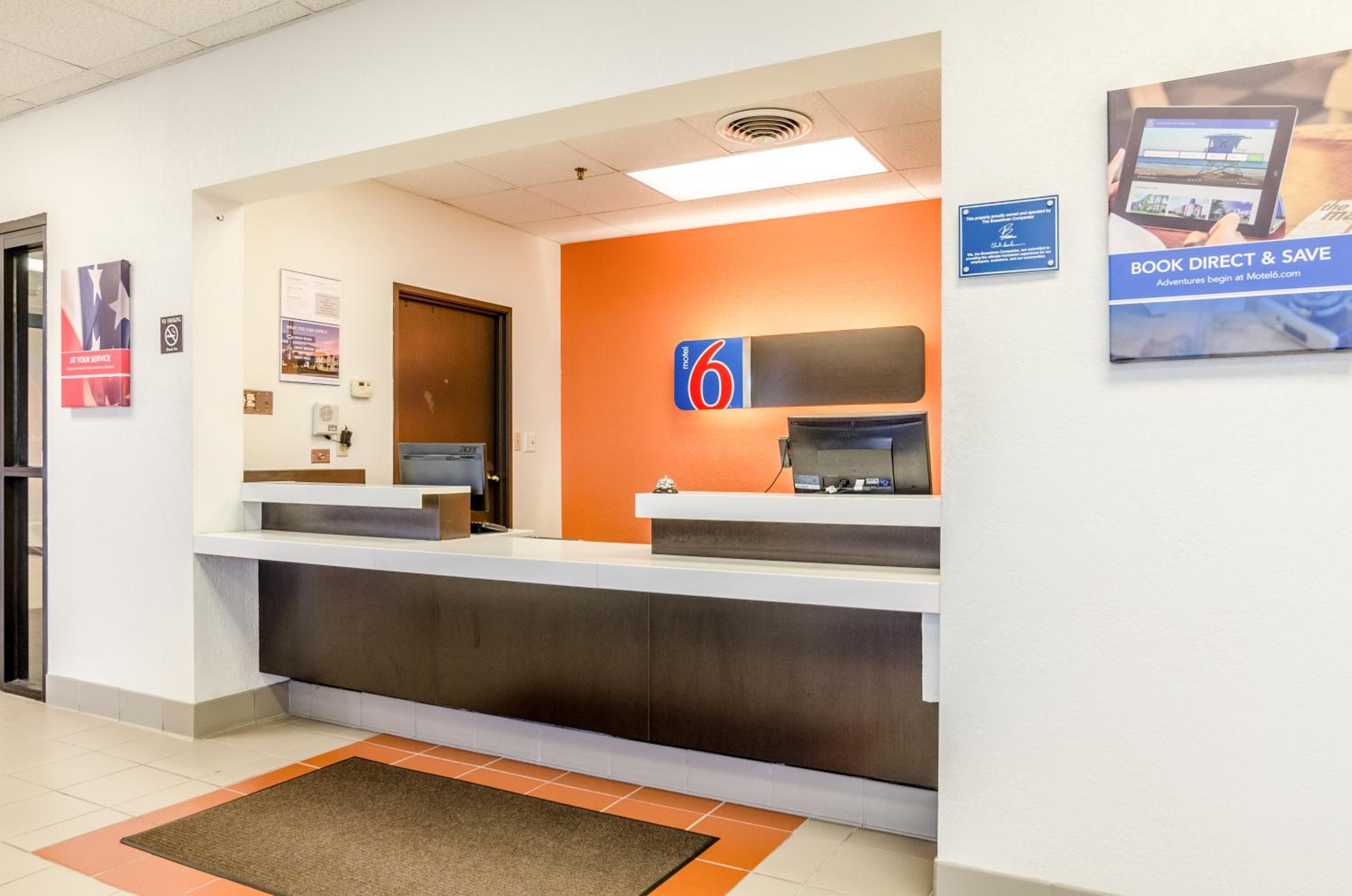 New York City Vacations - Motel 6-York, NE - Property Image 5