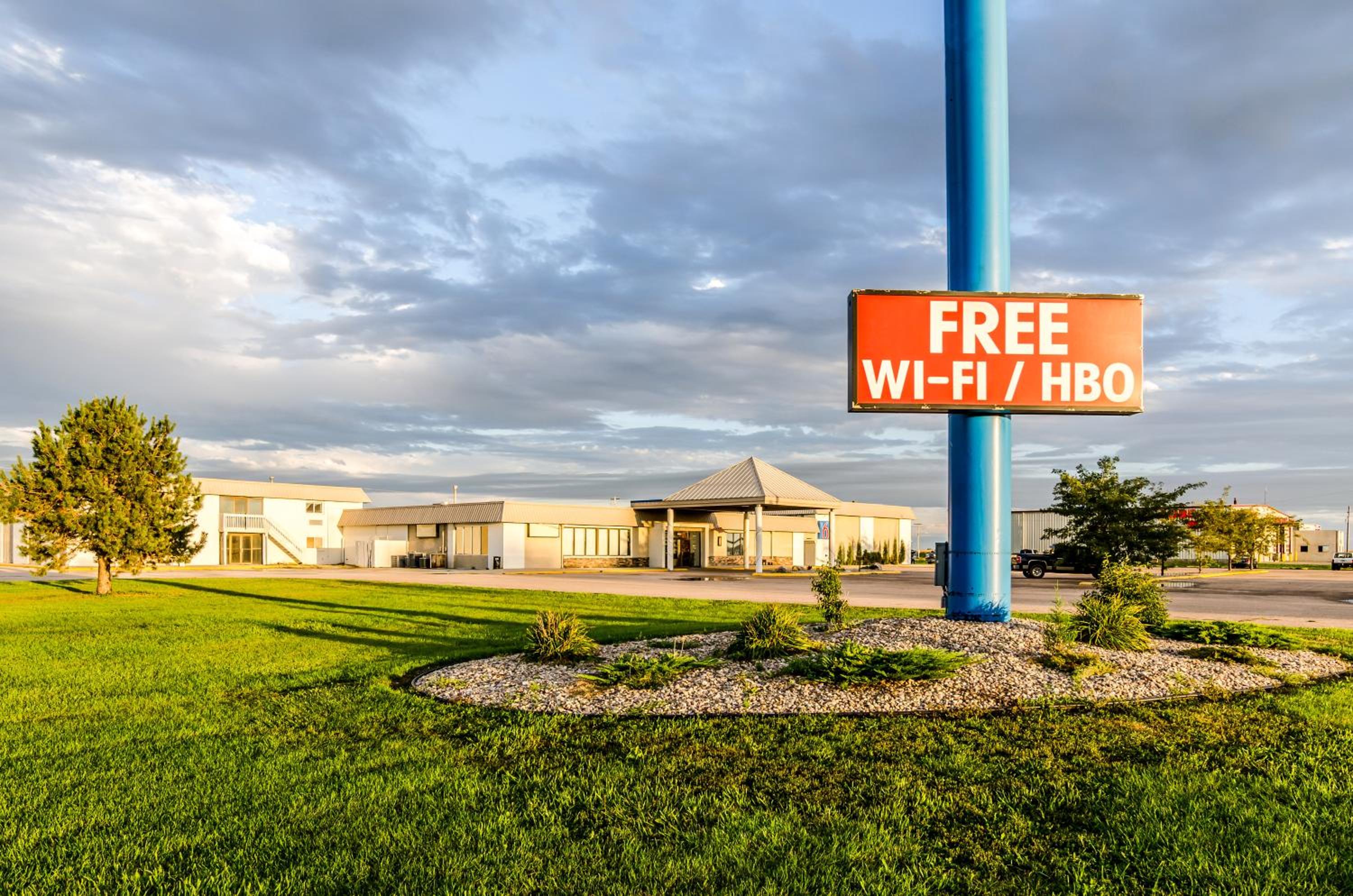 New York City Vacations - Motel 6-York, NE - Property Image 7