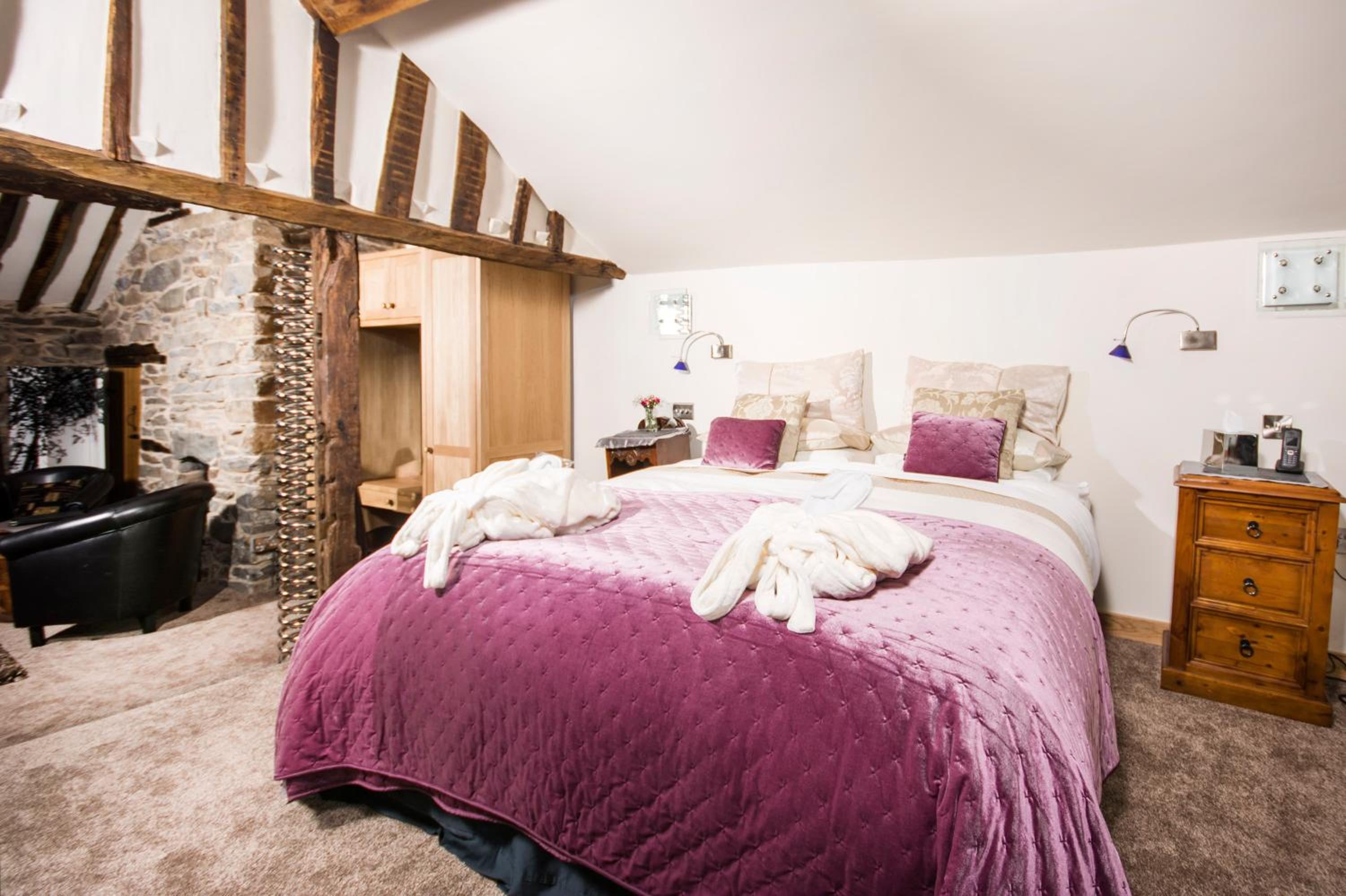 Self Catering Accommodation, Cornerstones, 16th Century Luxury House overlooking the River