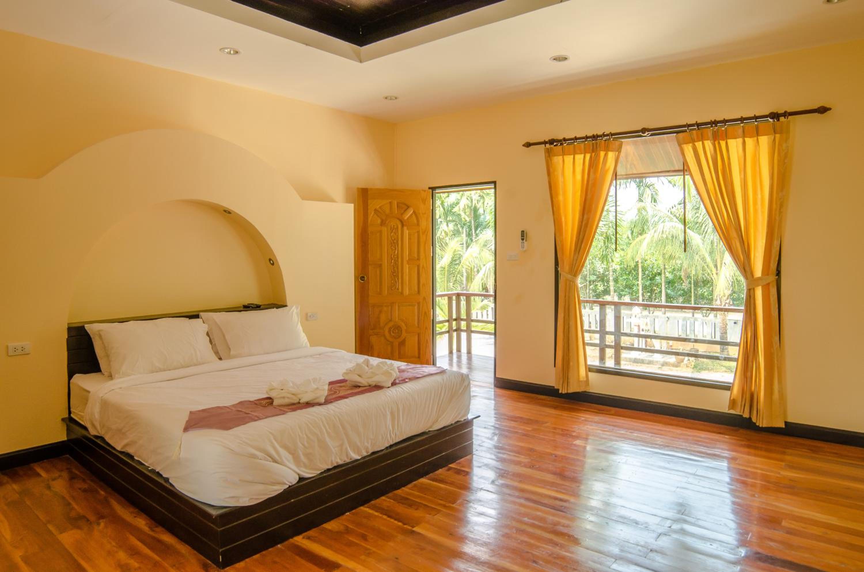 Palms Hill Resort