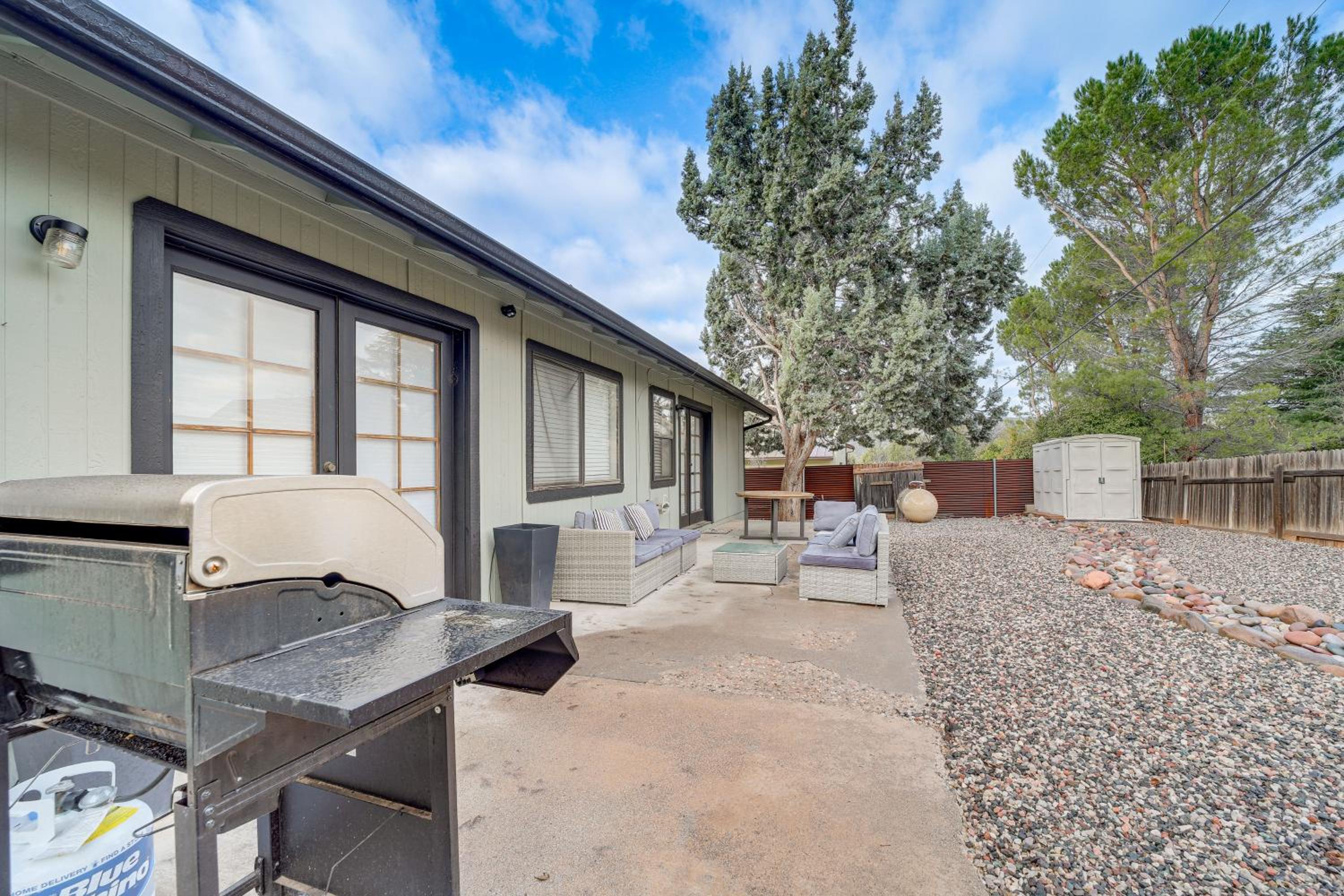 Fenced Outdoor Space Modern Sedona Home By Hiking