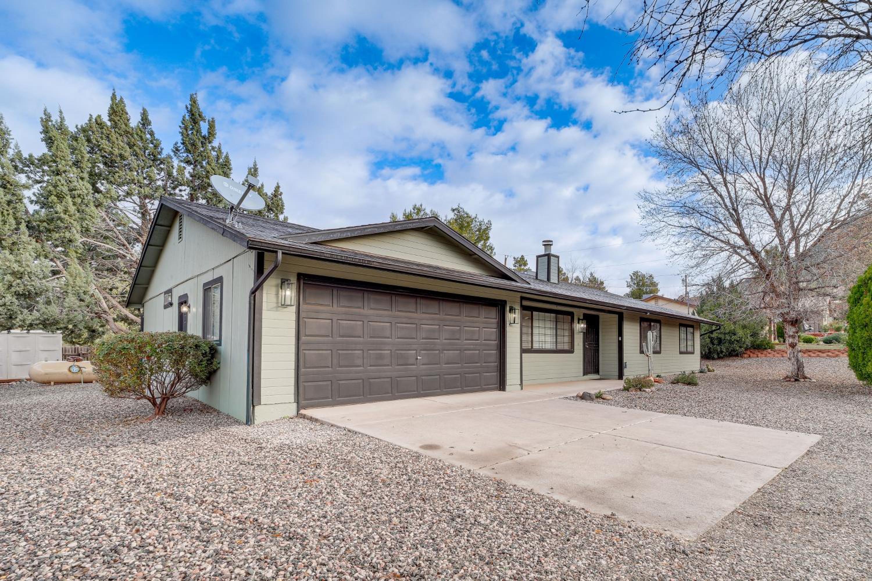 Fenced Outdoor Space Modern Sedona Home By Hiking