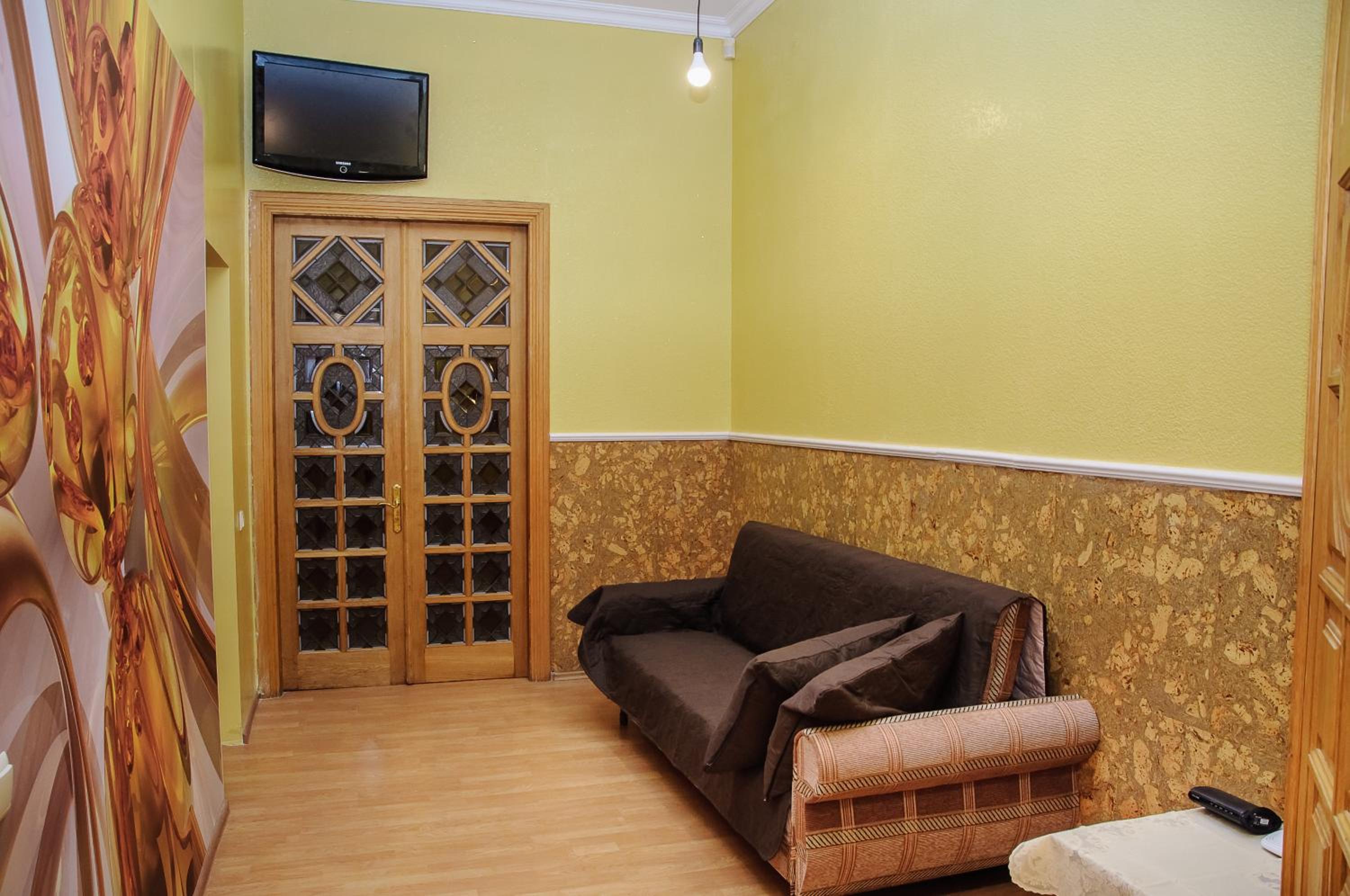 Golden Globus Hostel