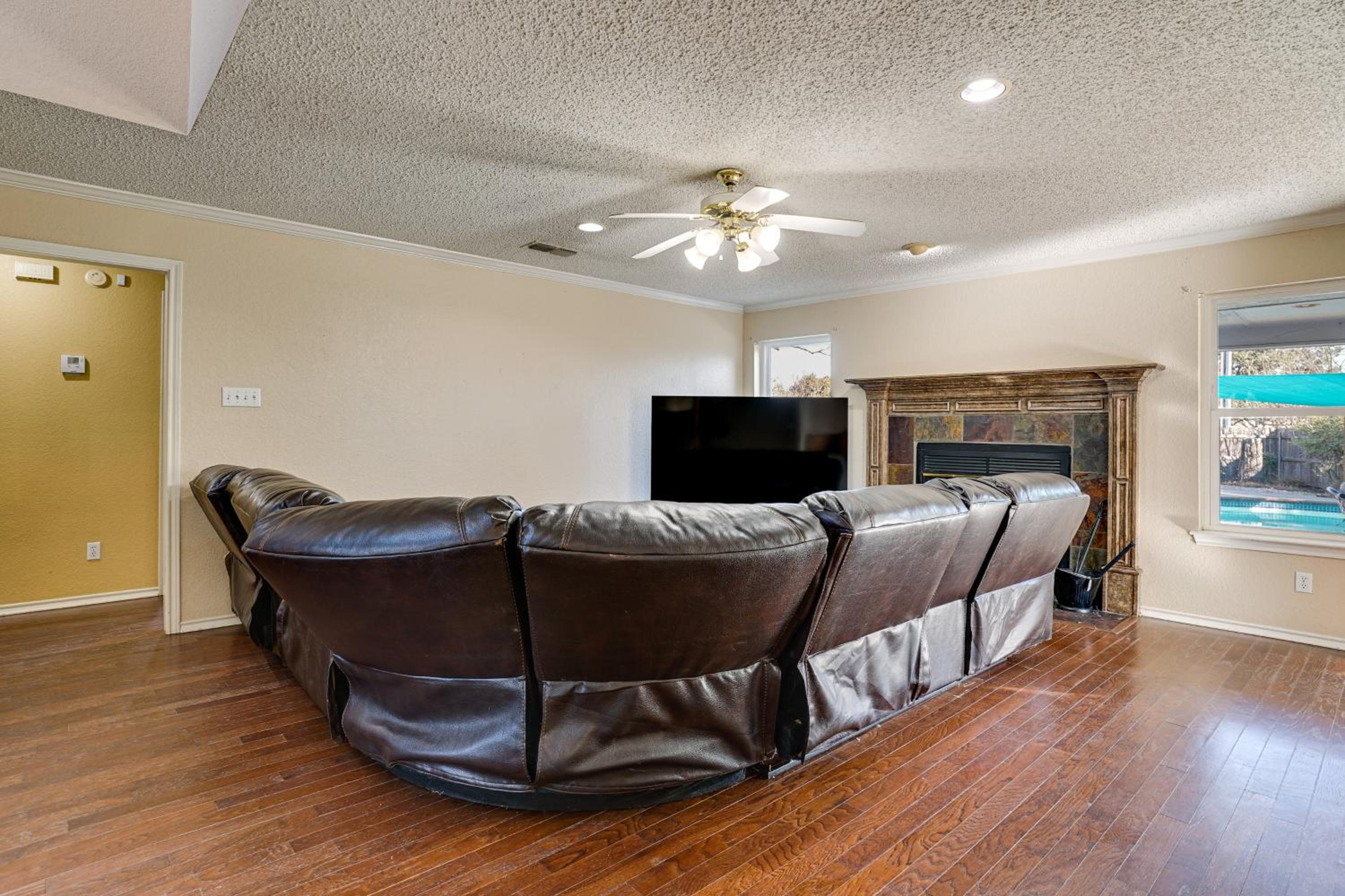 Private Yard and Pool 3,200-Sq-Ft Gem in Fort Worth