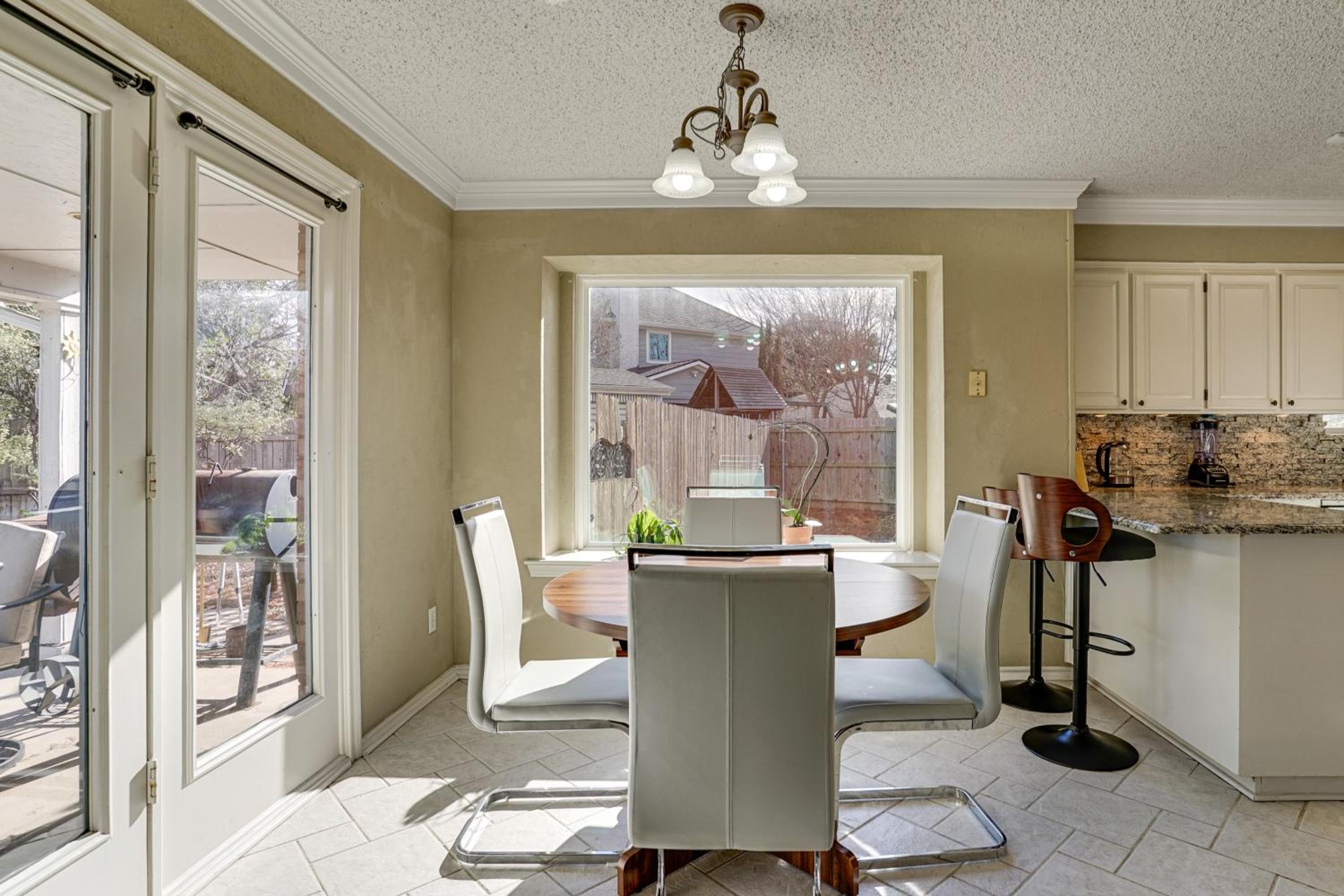 Private Yard and Pool 3,200-Sq-Ft Gem in Fort Worth
