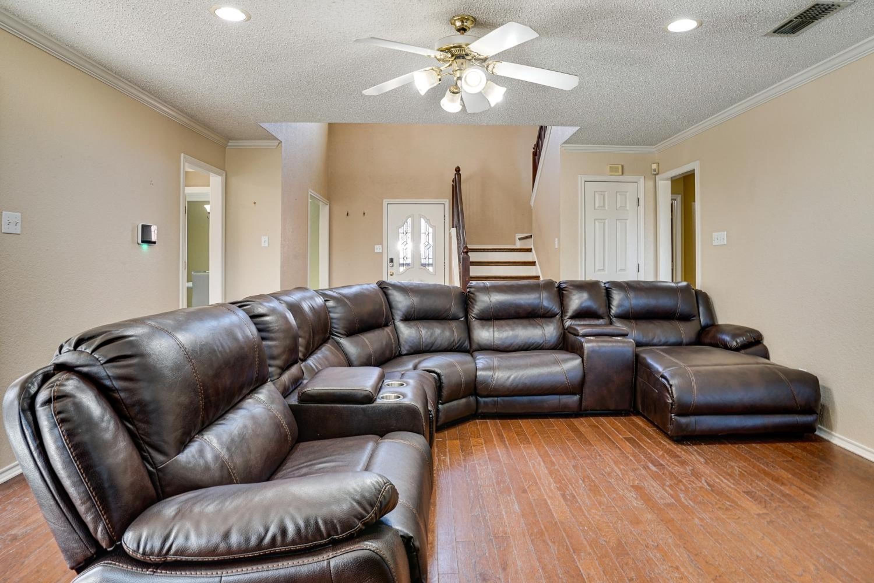 Private Yard and Pool 3,200-Sq-Ft Gem in Fort Worth