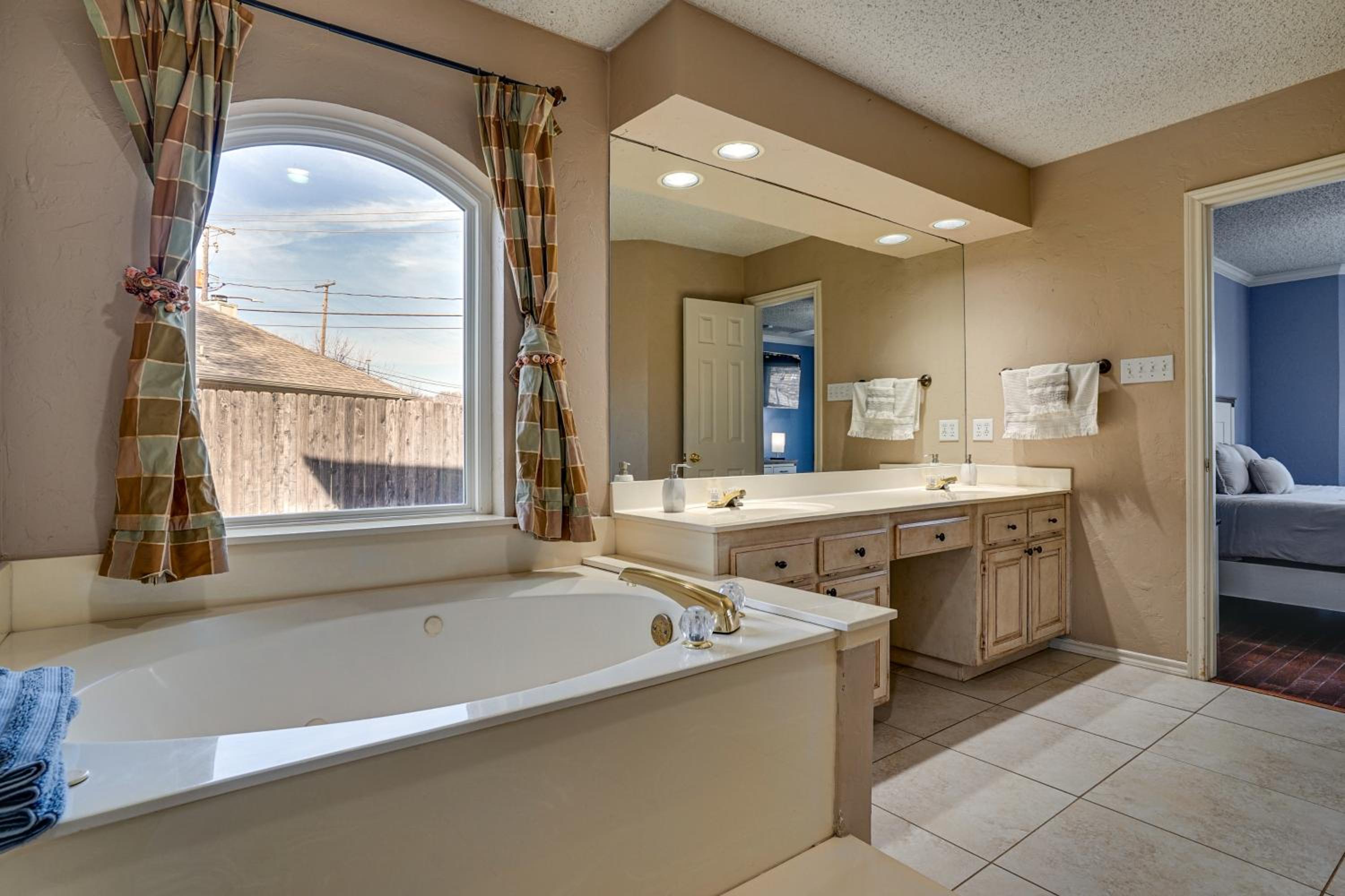 Private Yard and Pool 3,200-Sq-Ft Gem in Fort Worth