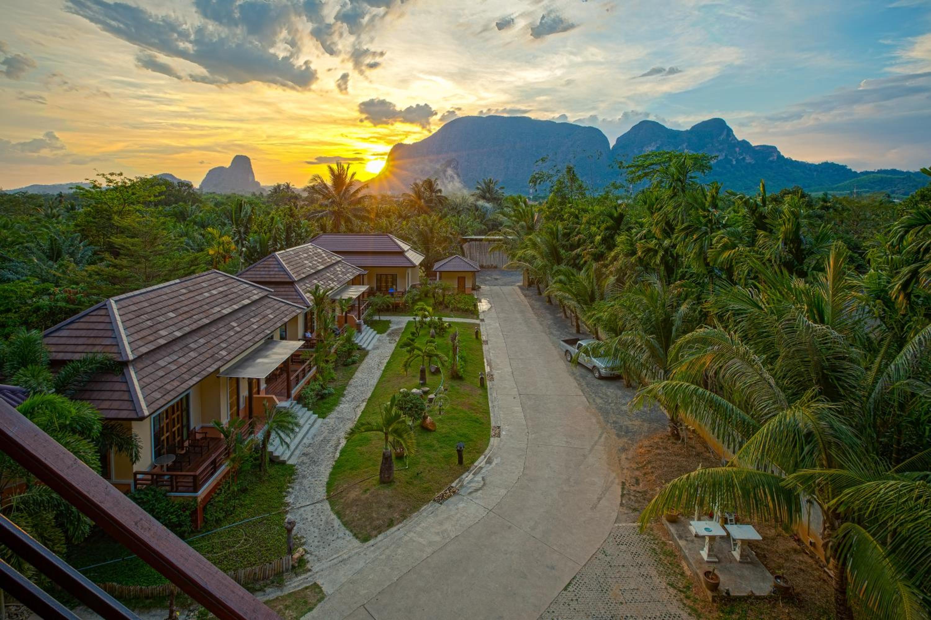 Palms Hill Resort