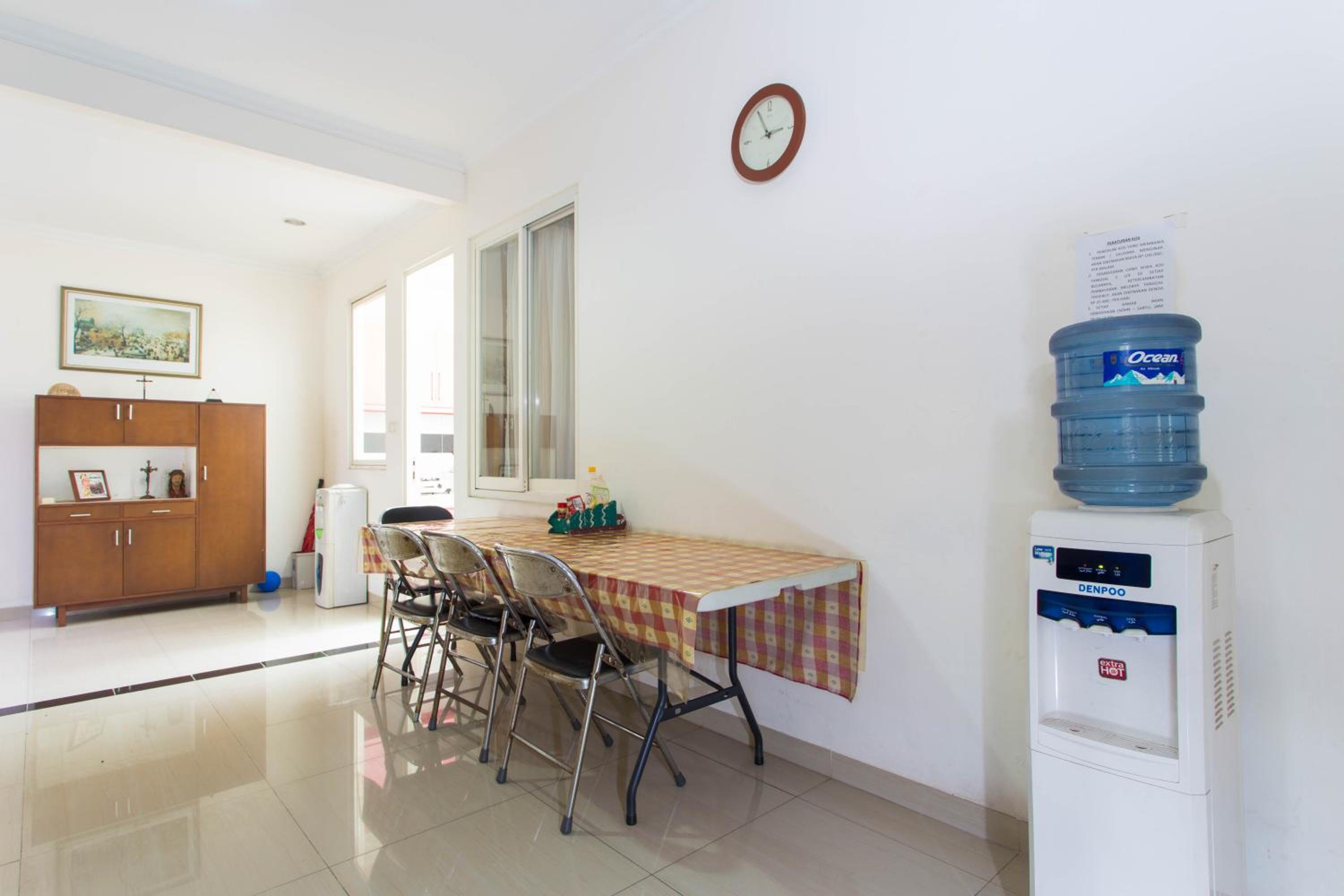 RedDoorz Plus near Siloam Karawaci
