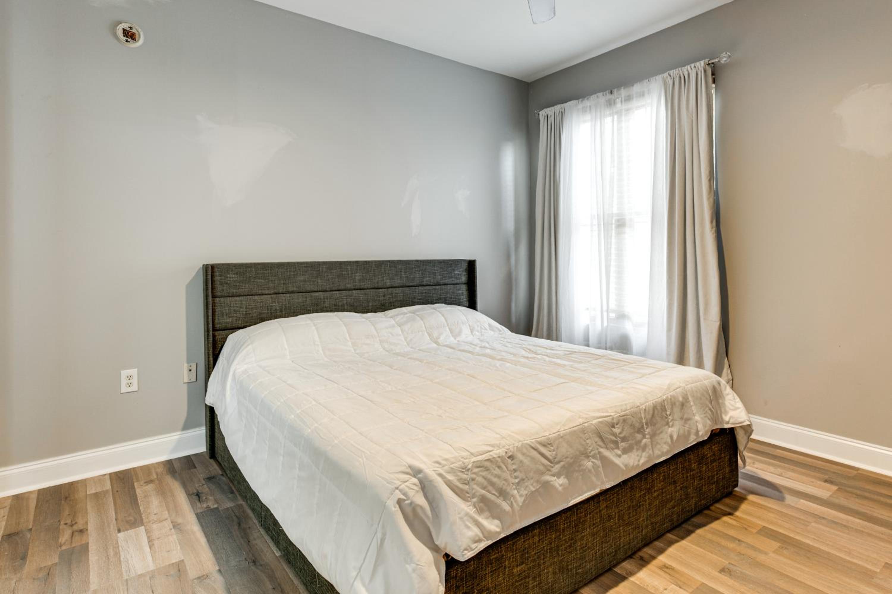 Prime ATL Spot! Updated Condo Steps to MARTA