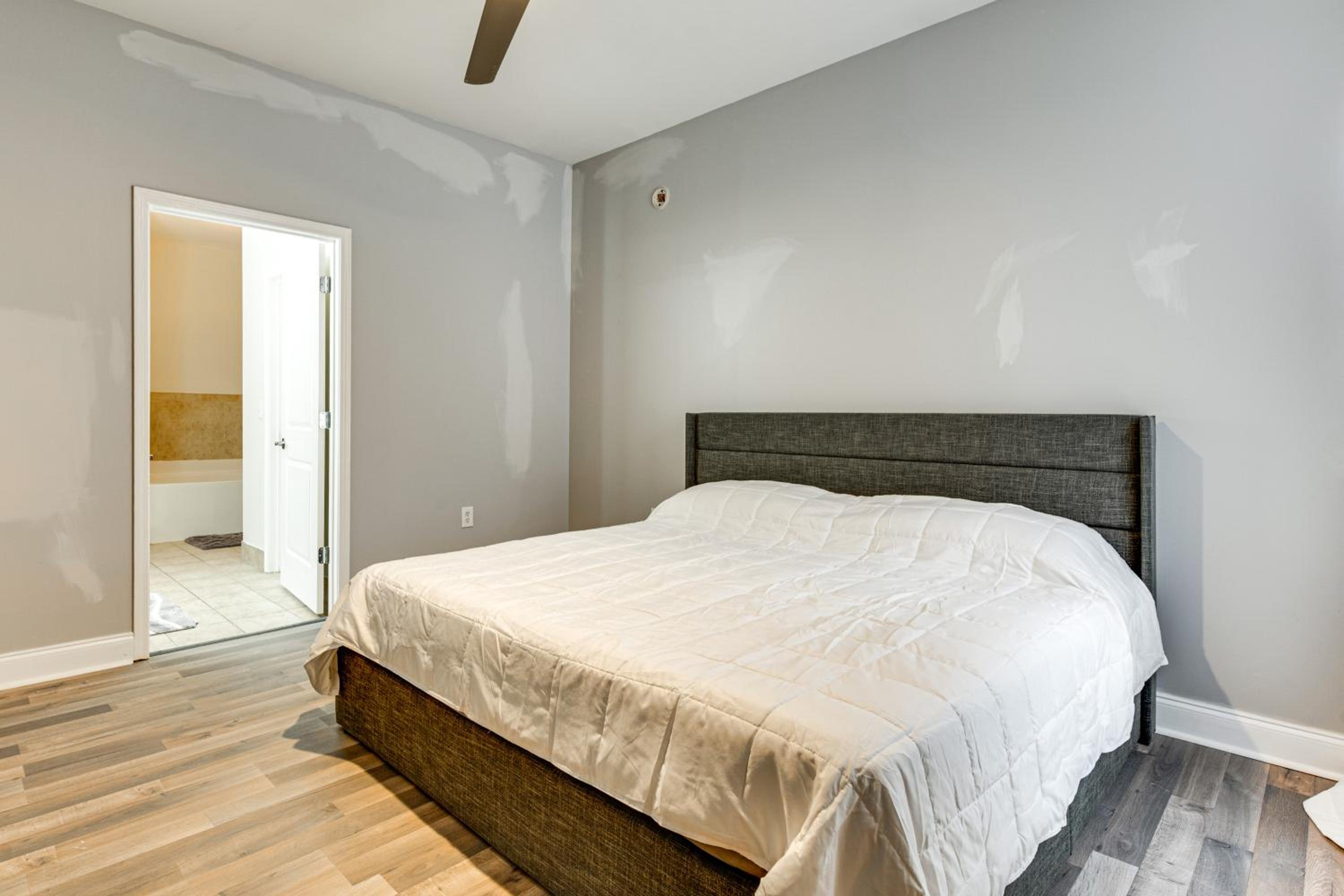 Prime ATL Spot! Updated Condo Steps to MARTA