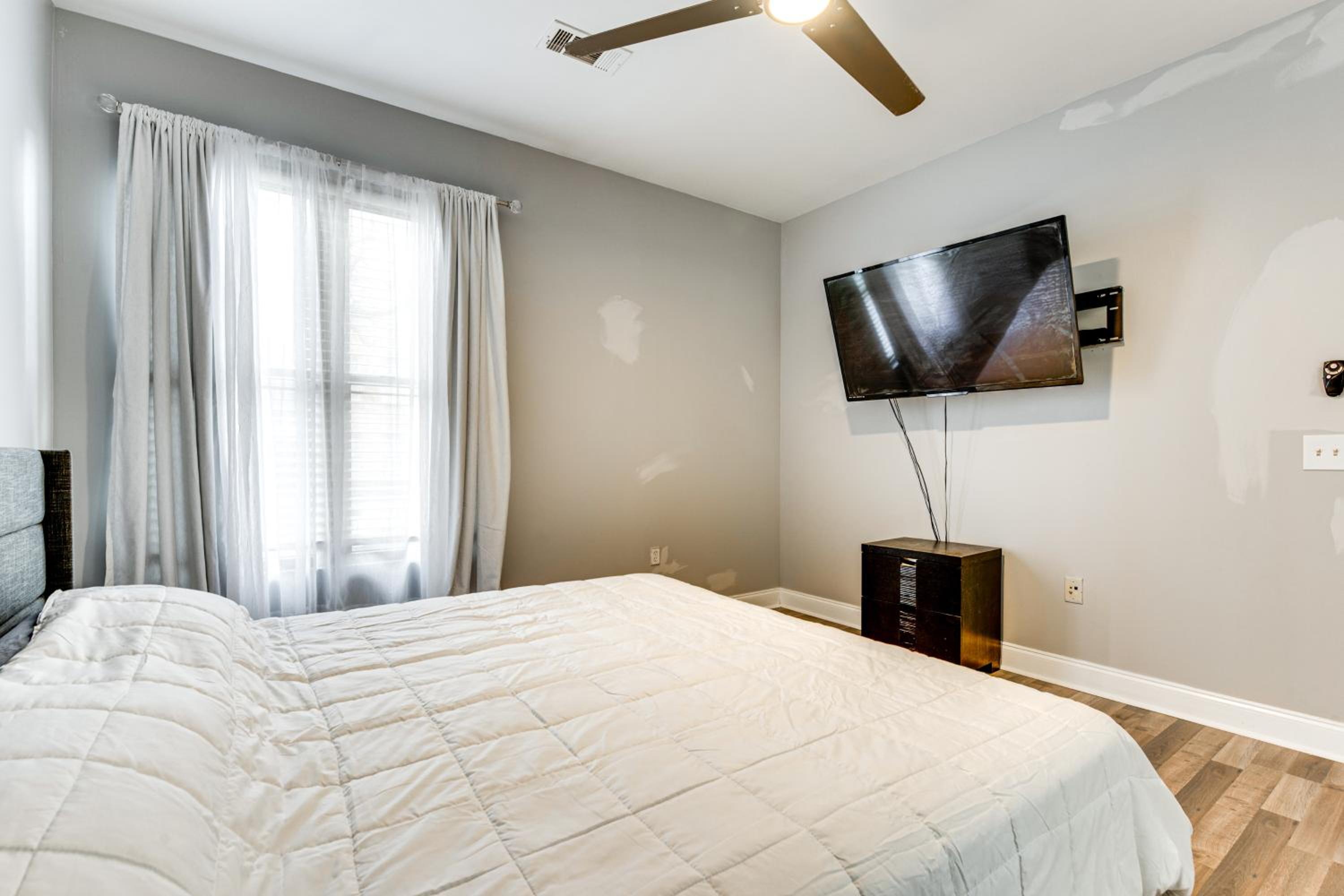 Prime ATL Spot! Updated Condo Steps to MARTA