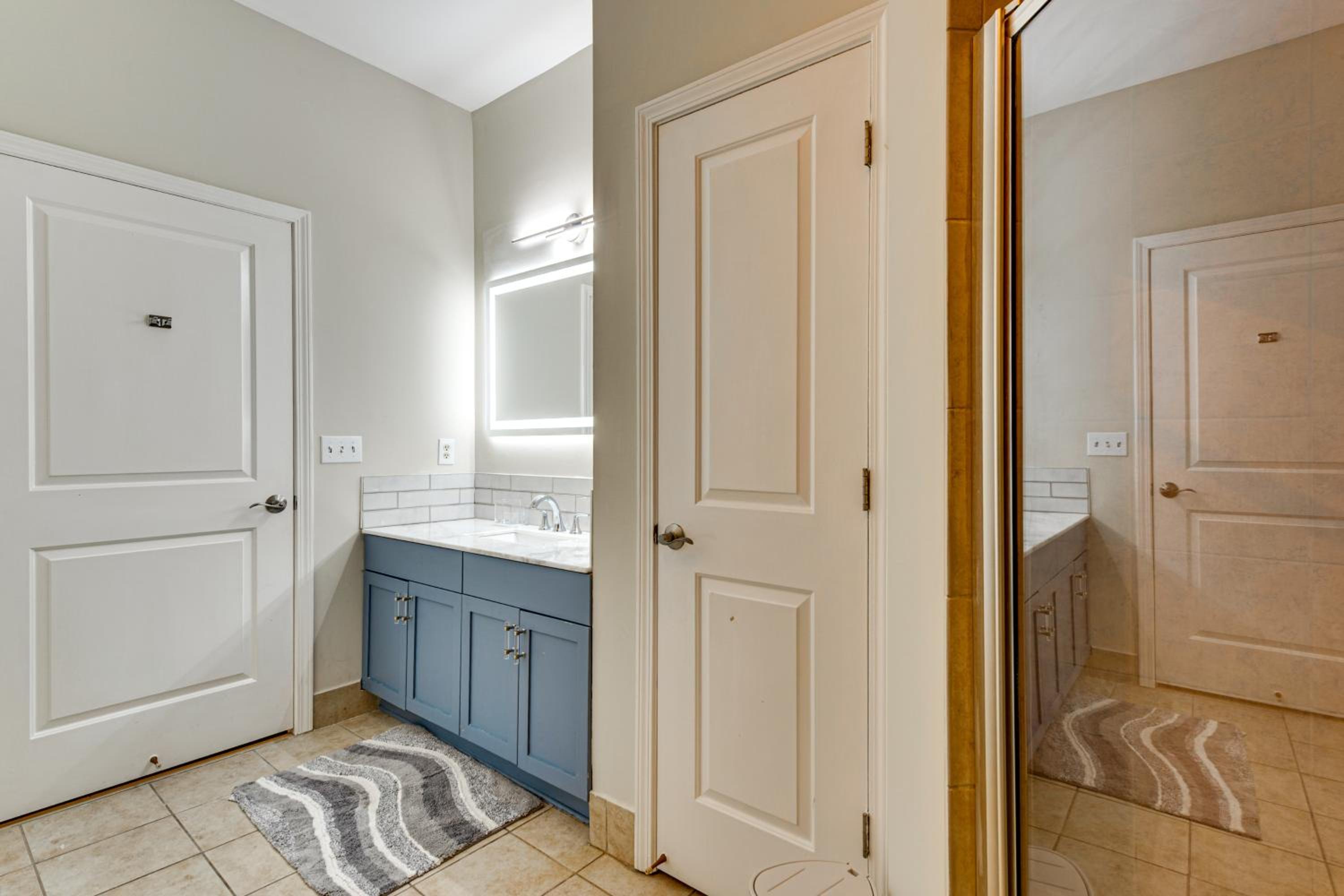 Prime ATL Spot! Updated Condo Steps to MARTA