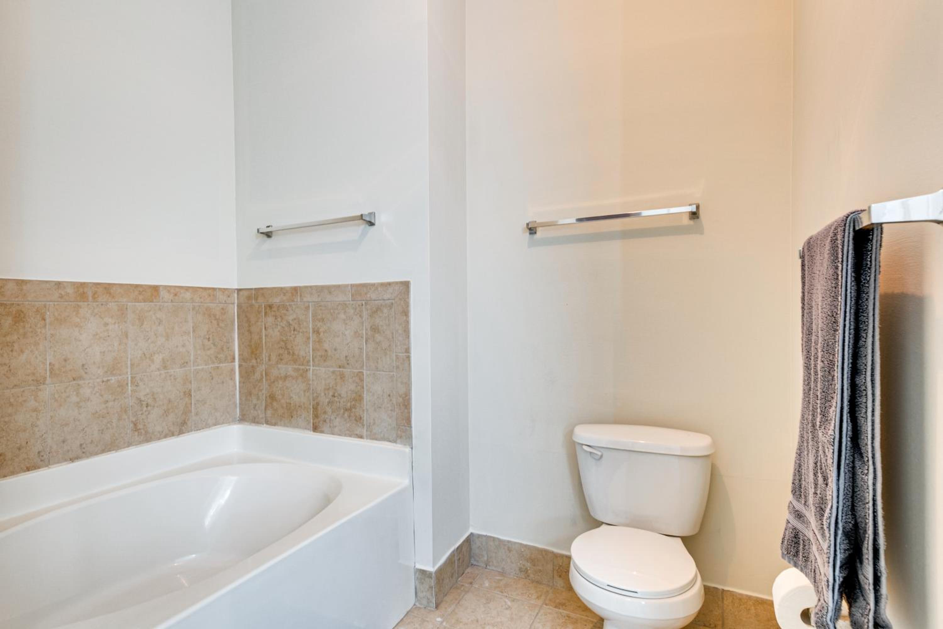 Prime ATL Spot! Updated Condo Steps to MARTA