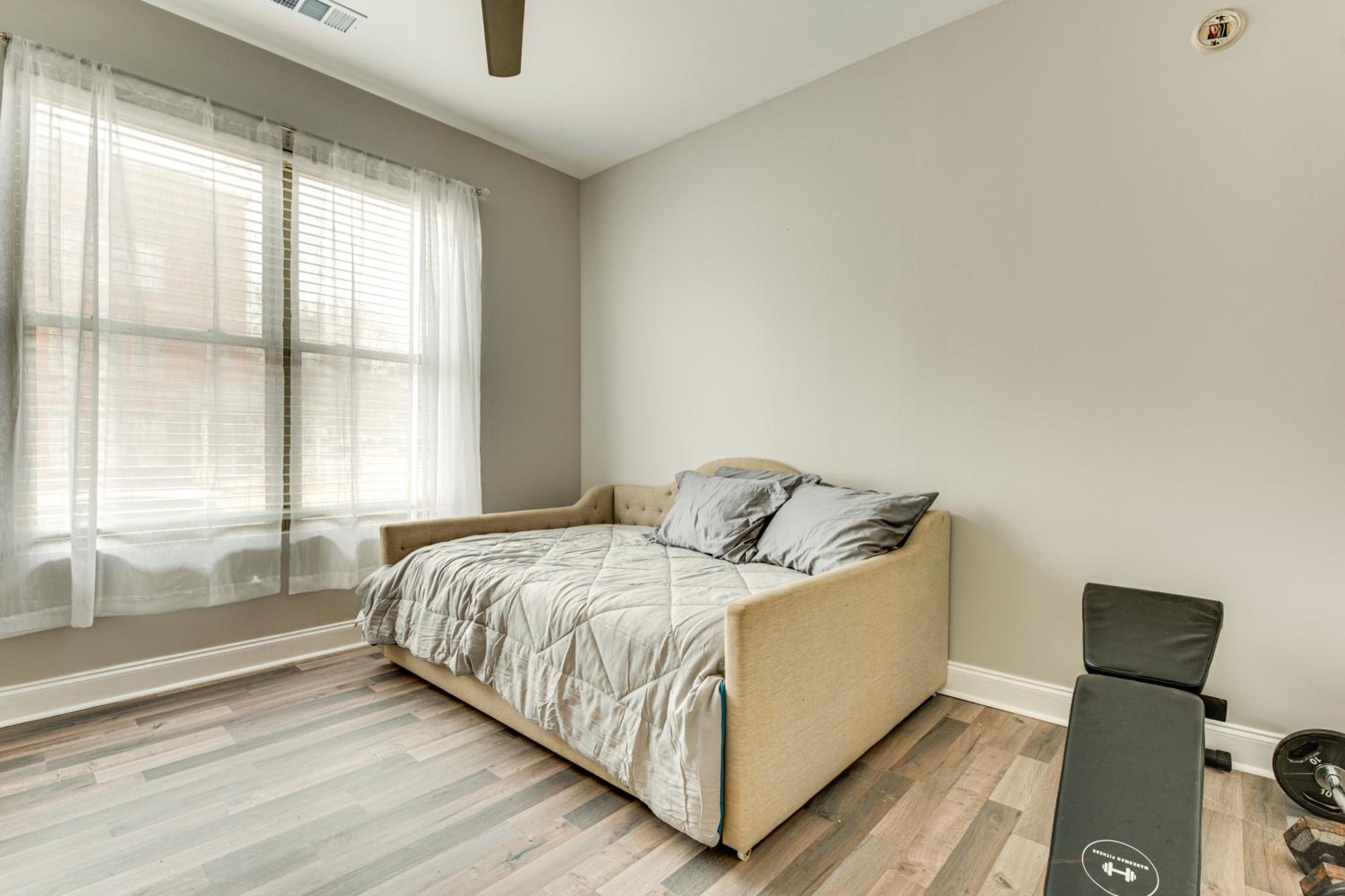 Prime ATL Spot! Updated Condo Steps to MARTA