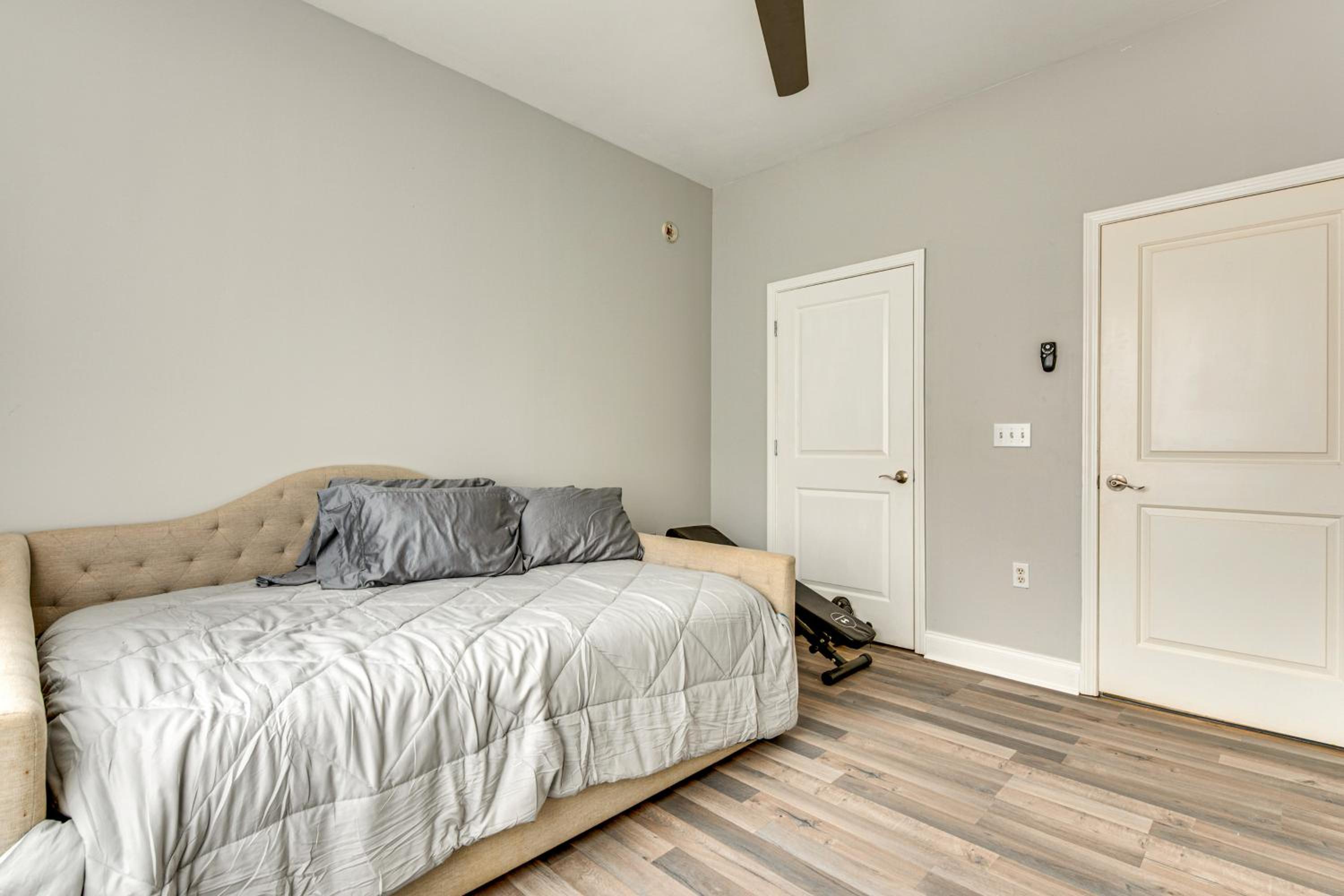 Prime ATL Spot! Updated Condo Steps to MARTA