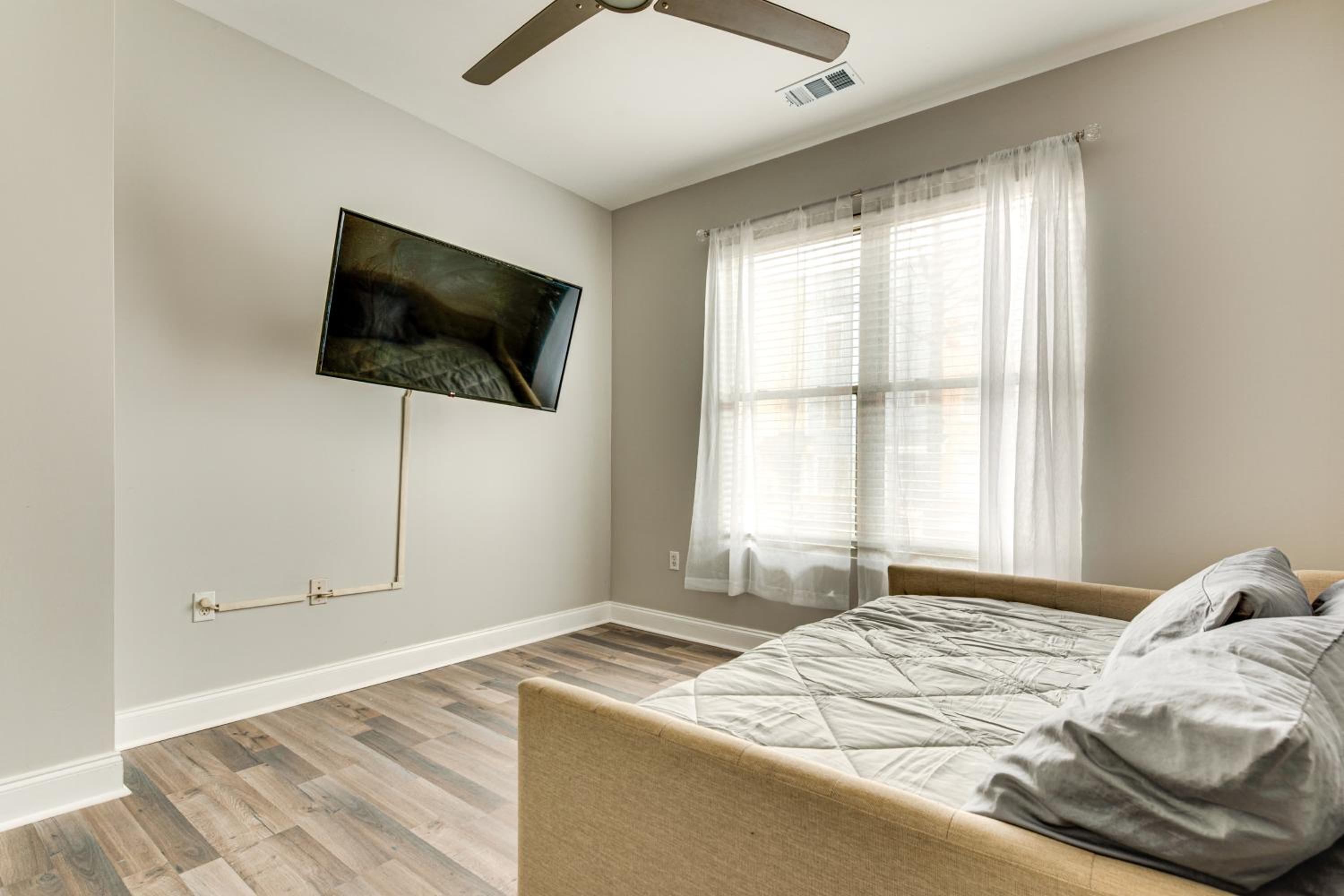Prime ATL Spot! Updated Condo Steps to MARTA