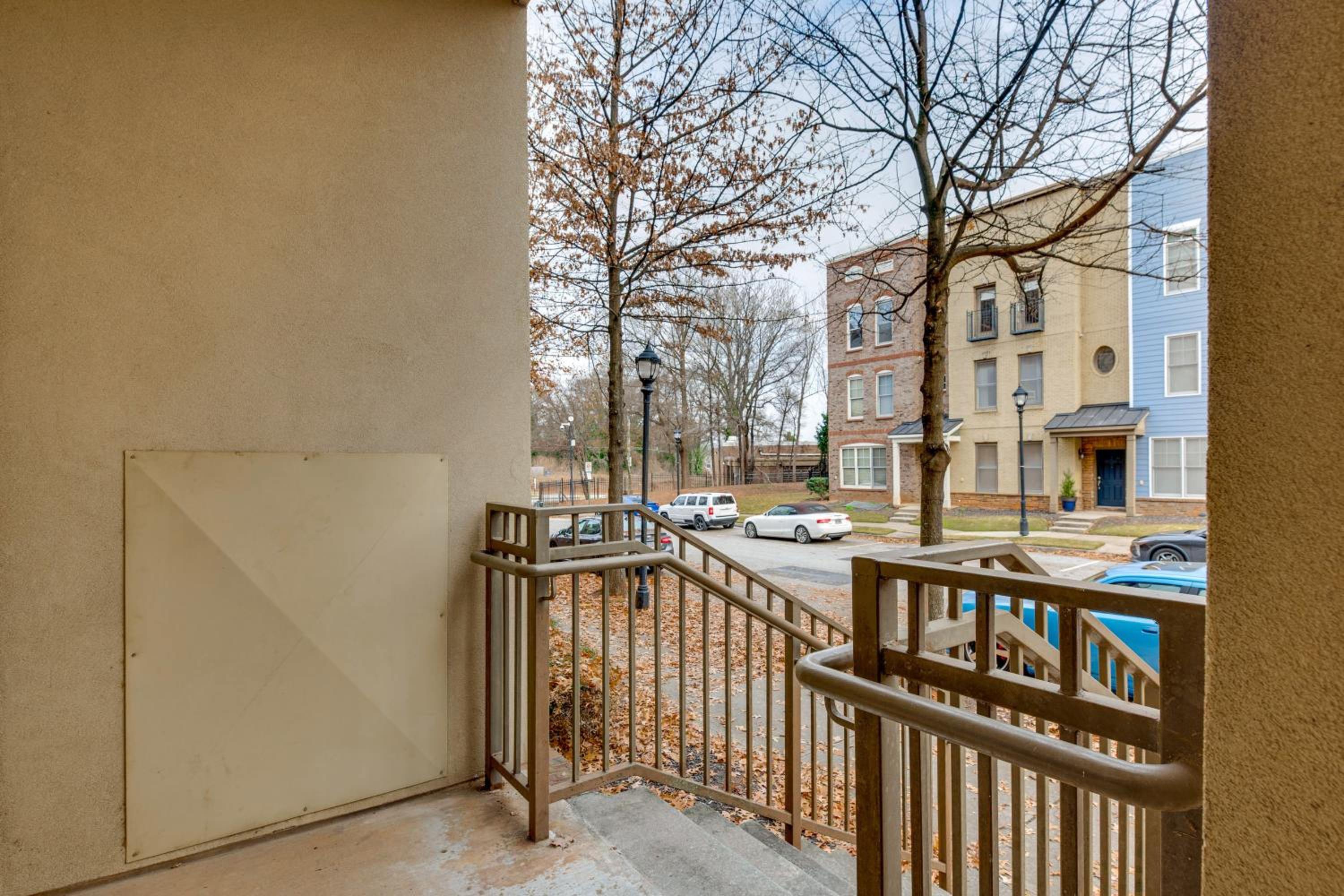 Prime ATL Spot! Updated Condo Steps to MARTA