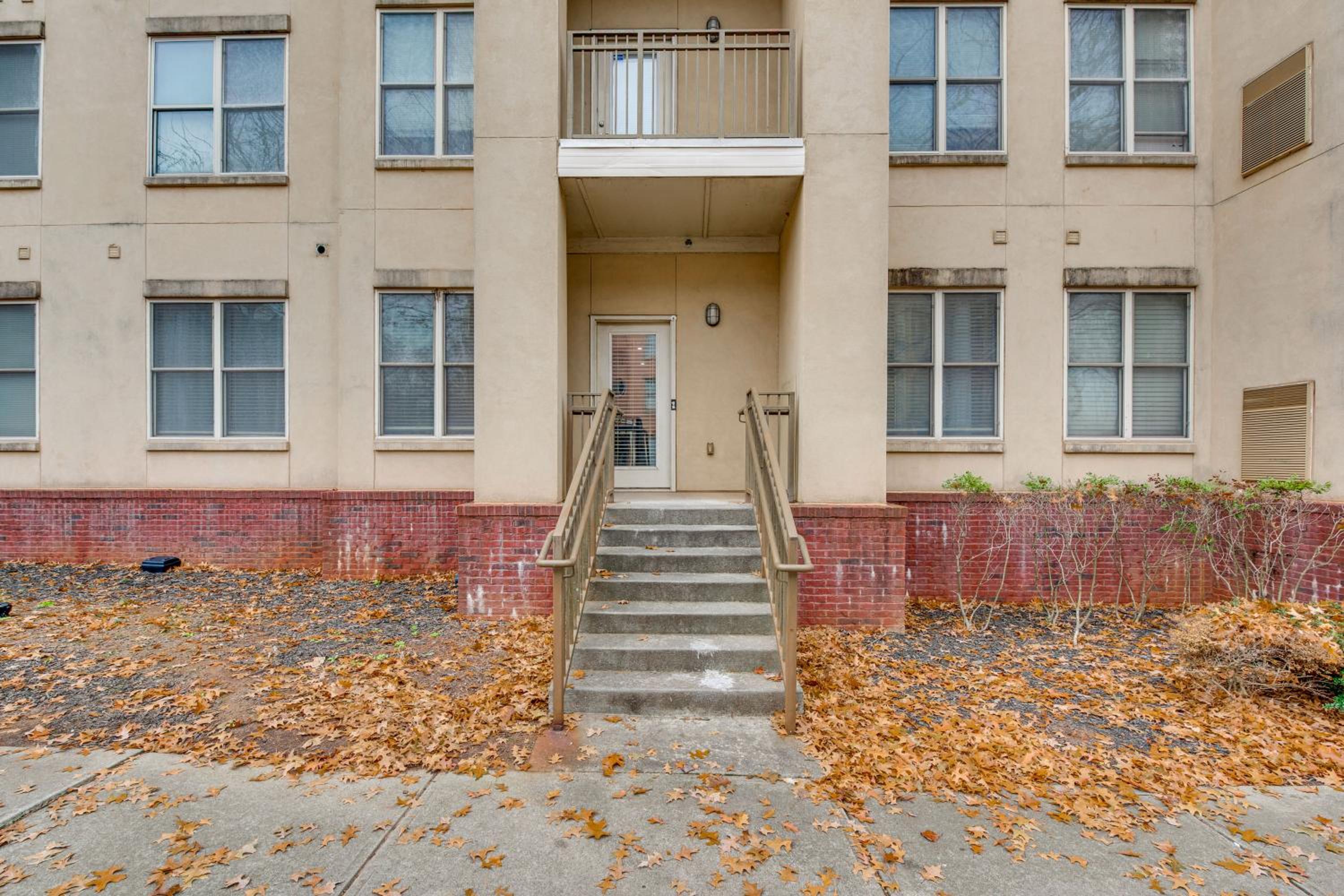 Prime ATL Spot! Updated Condo Steps to MARTA