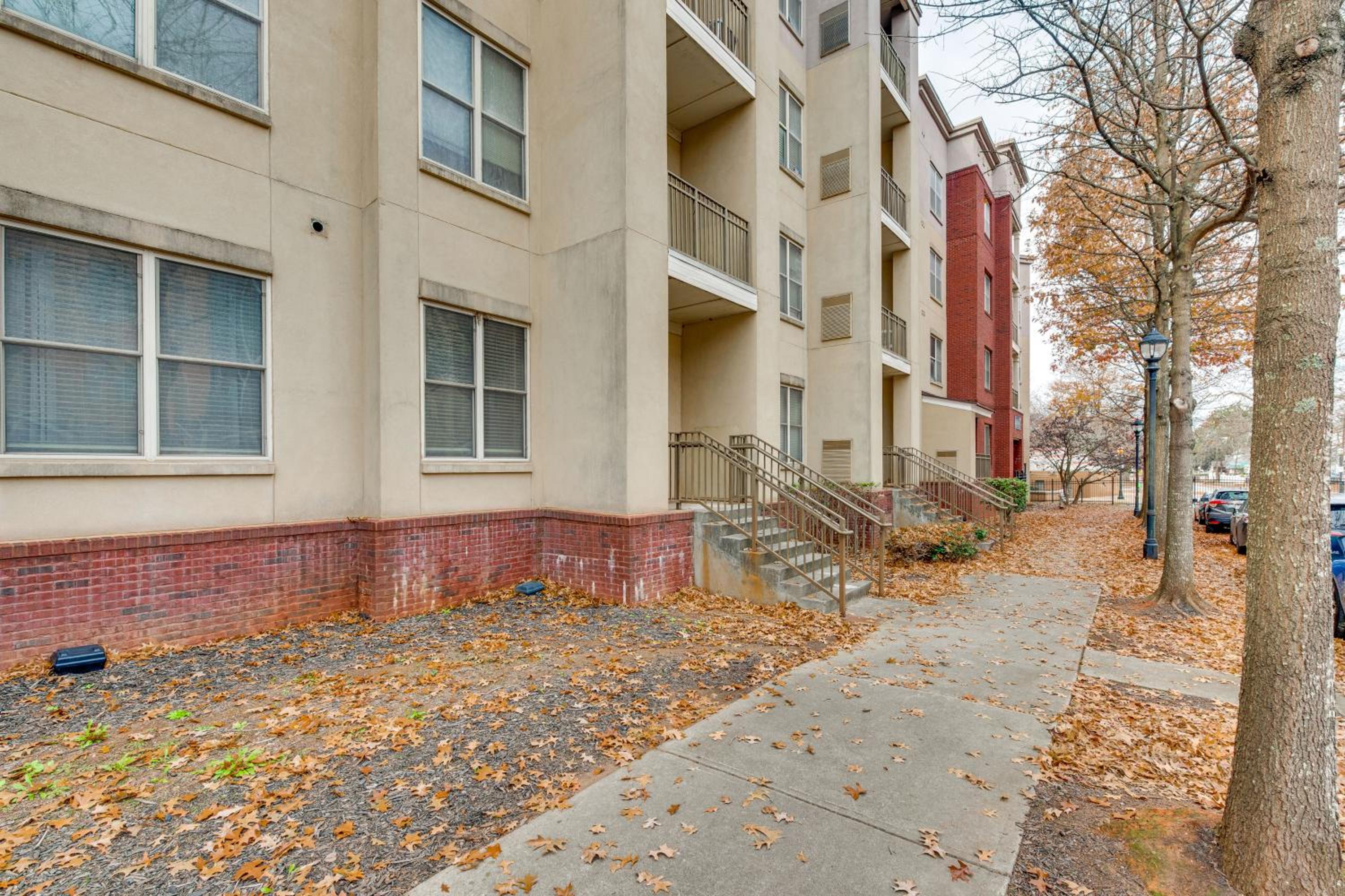 Prime ATL Spot! Updated Condo Steps to MARTA