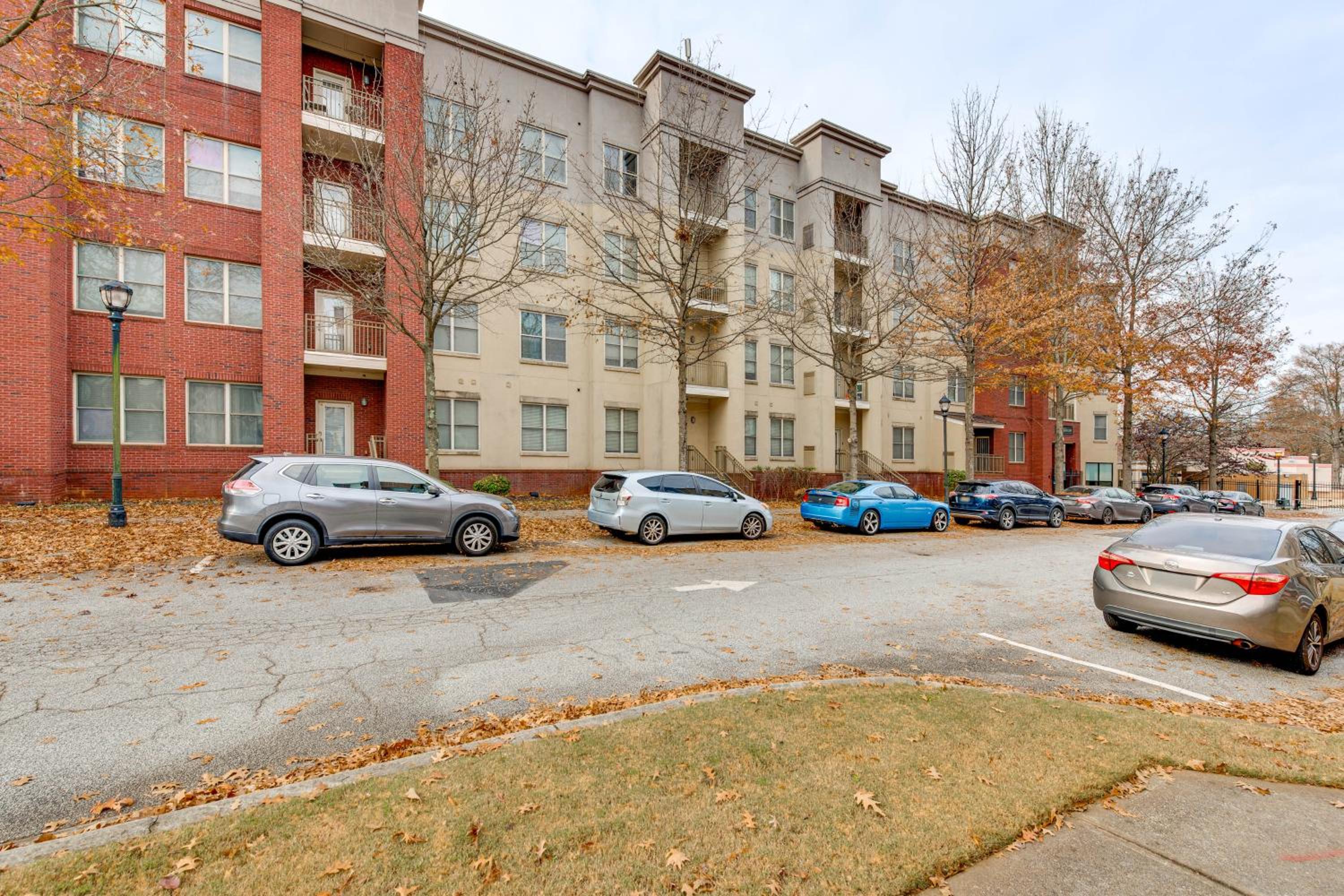 Prime ATL Spot! Updated Condo Steps to MARTA