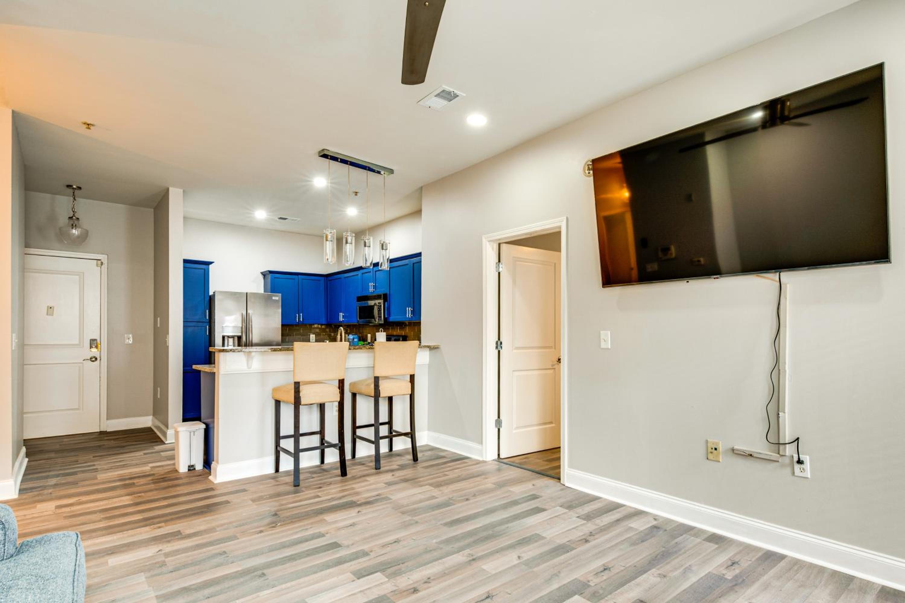 Prime ATL Spot! Updated Condo Steps to MARTA