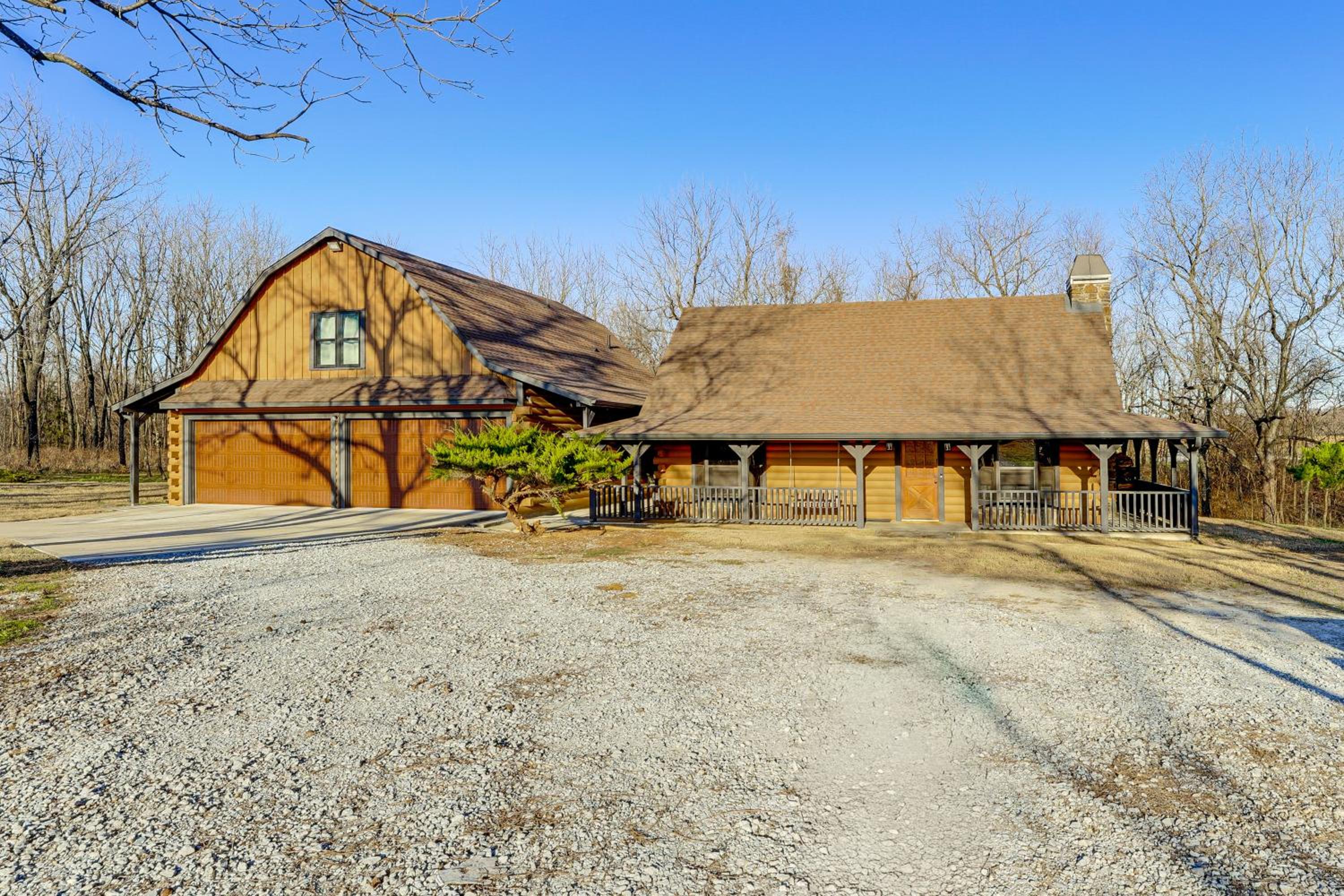 Fish, Raft and Relax! Spacious Sulphur Springs Home