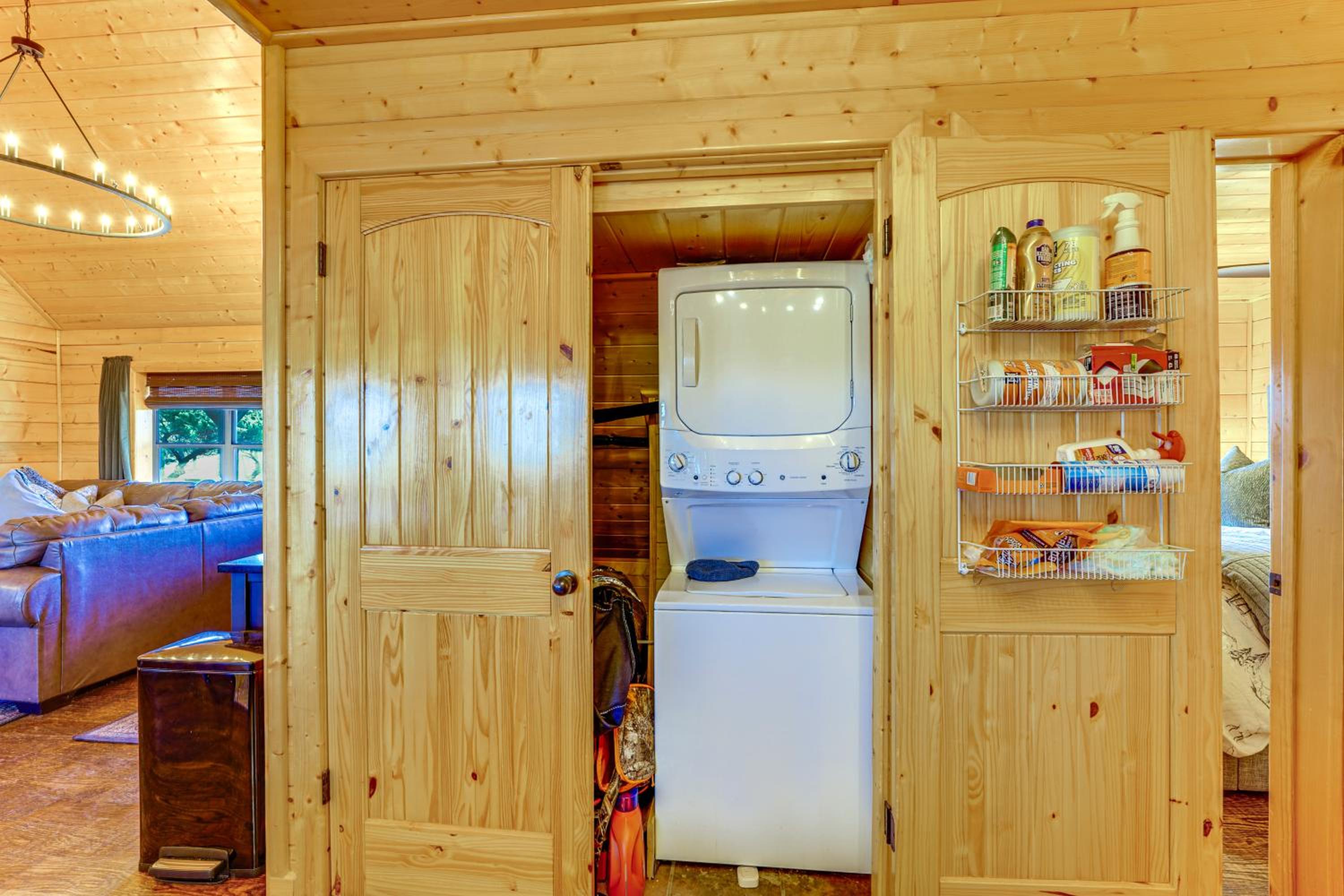 Fish, Raft and Relax! Spacious Sulphur Springs Home