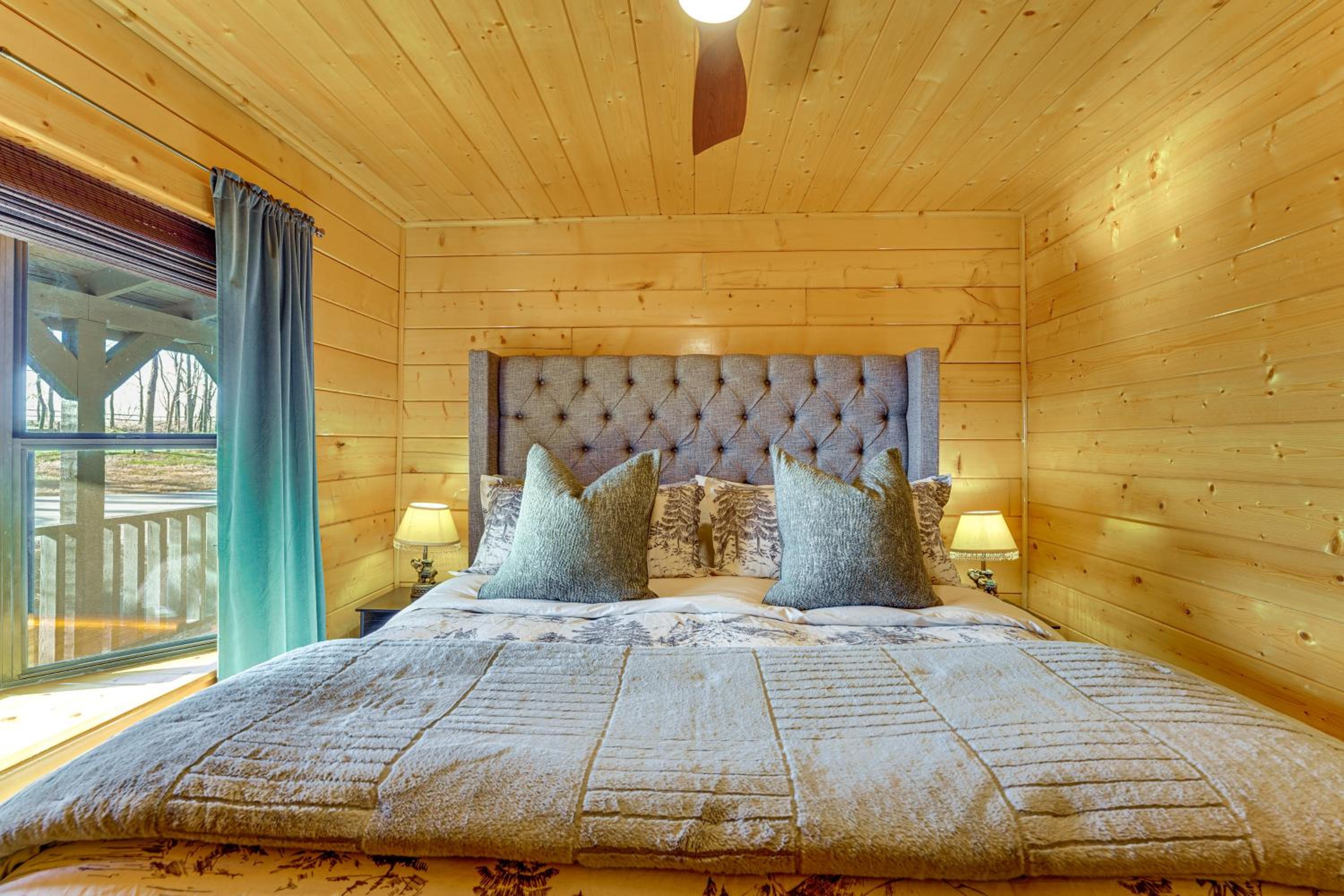 Fish, Raft and Relax! Spacious Sulphur Springs Home