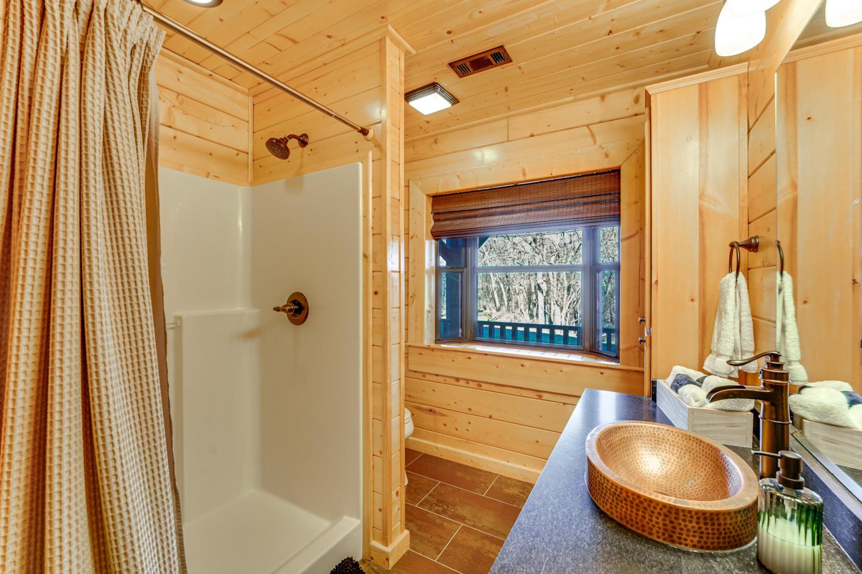 Fish, Raft and Relax! Spacious Sulphur Springs Home