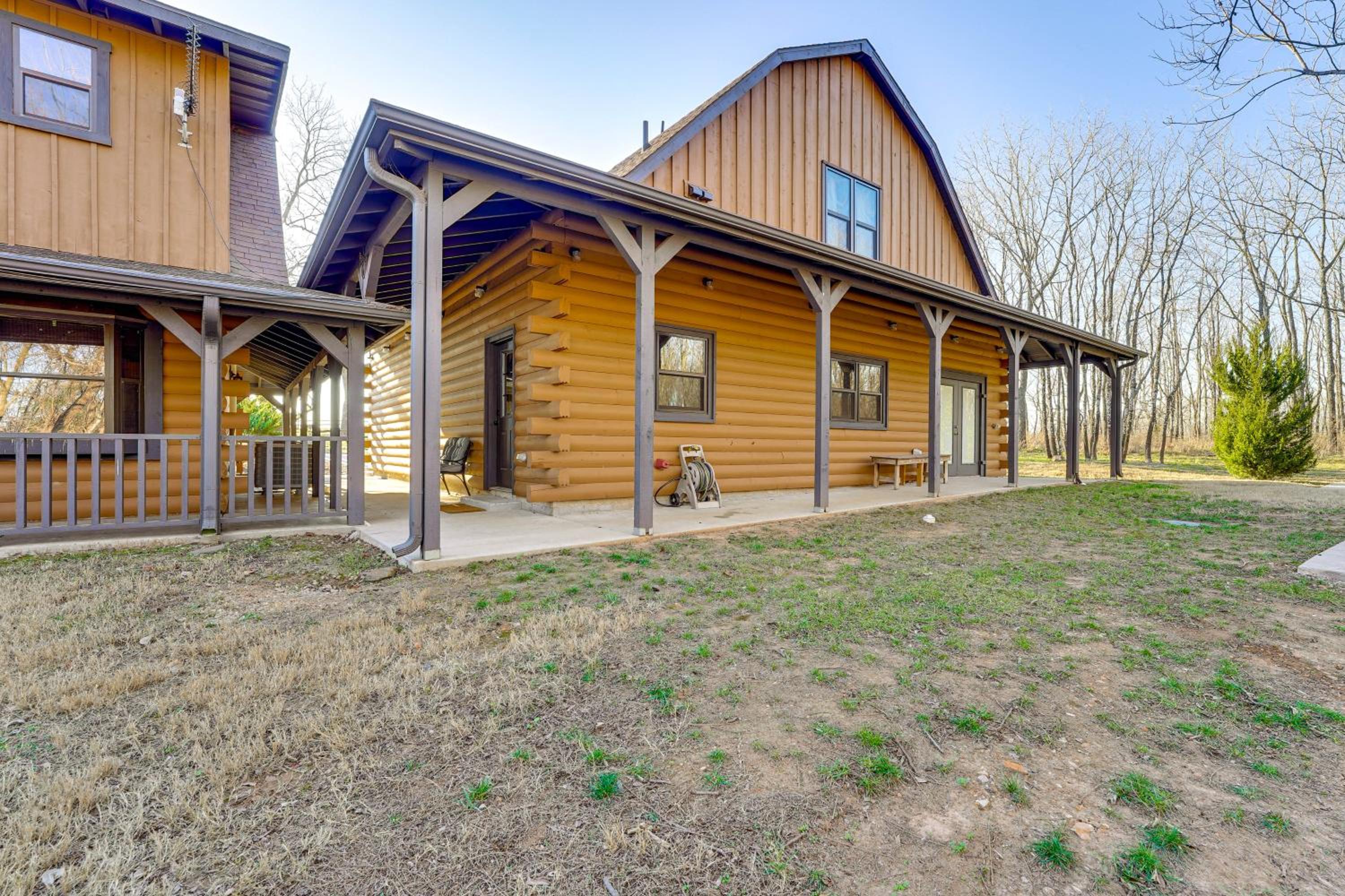 Fish, Raft and Relax! Spacious Sulphur Springs Home