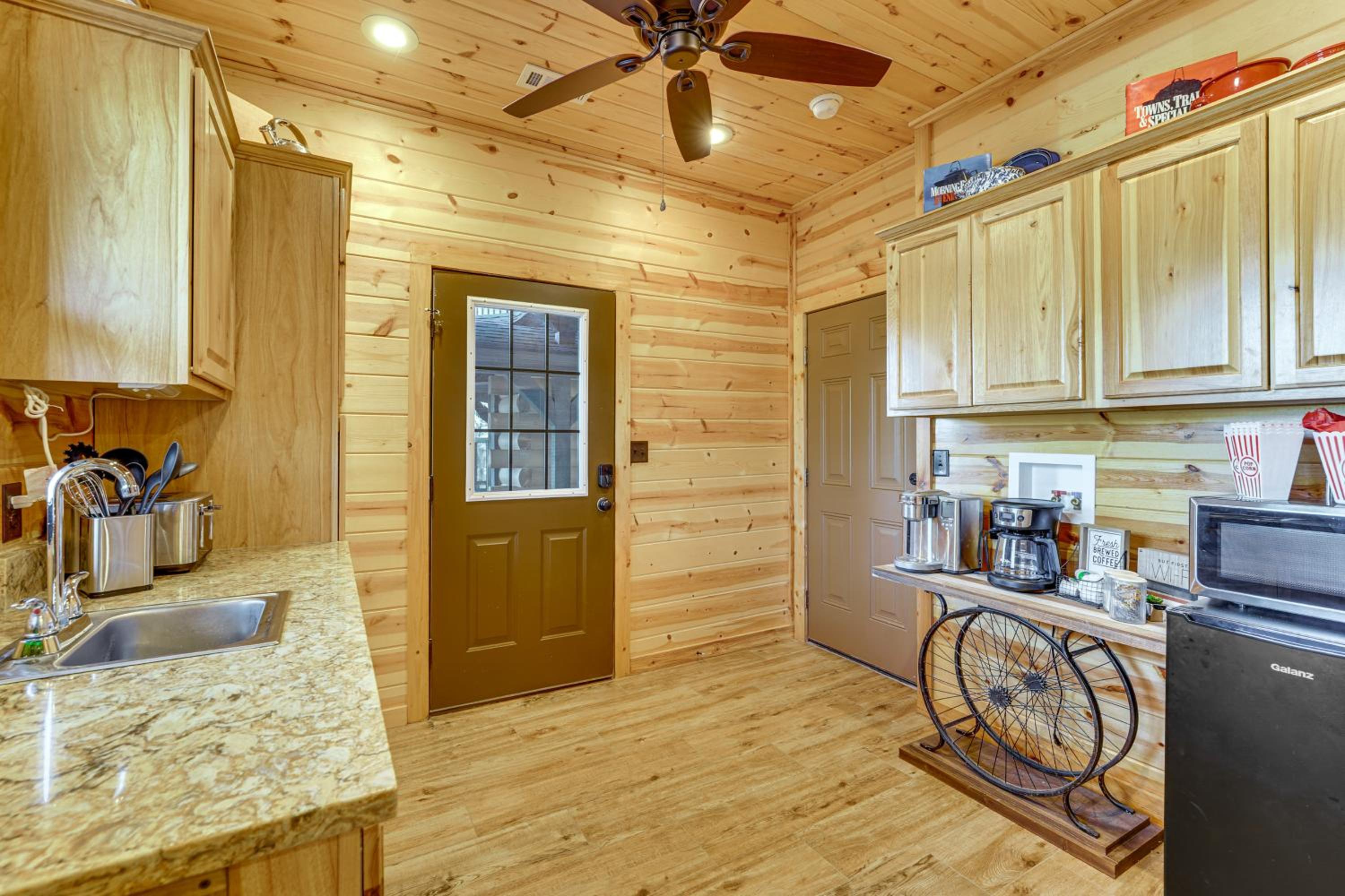 Fish, Raft and Relax! Spacious Sulphur Springs Home