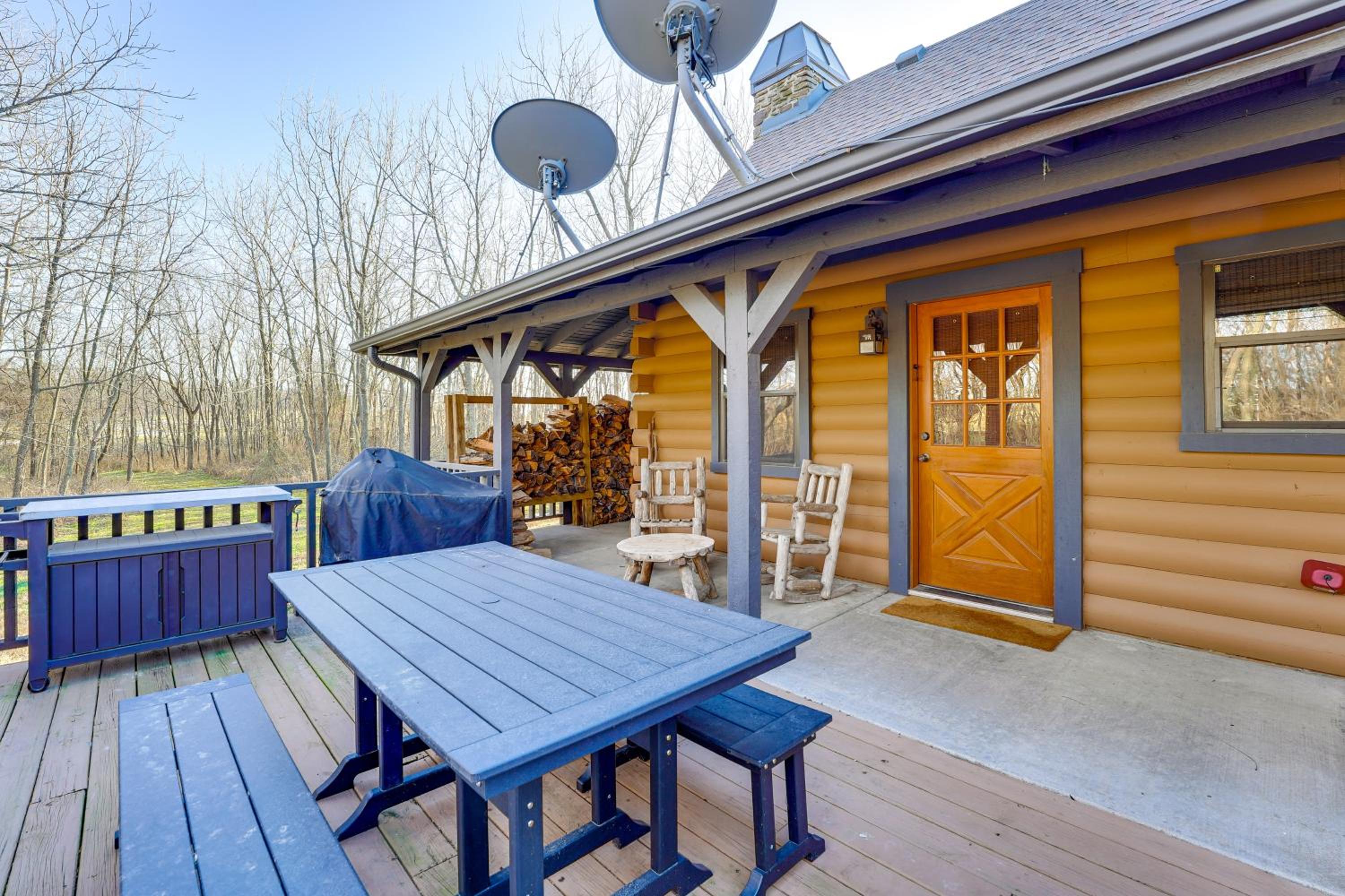 Fish, Raft and Relax! Spacious Sulphur Springs Home
