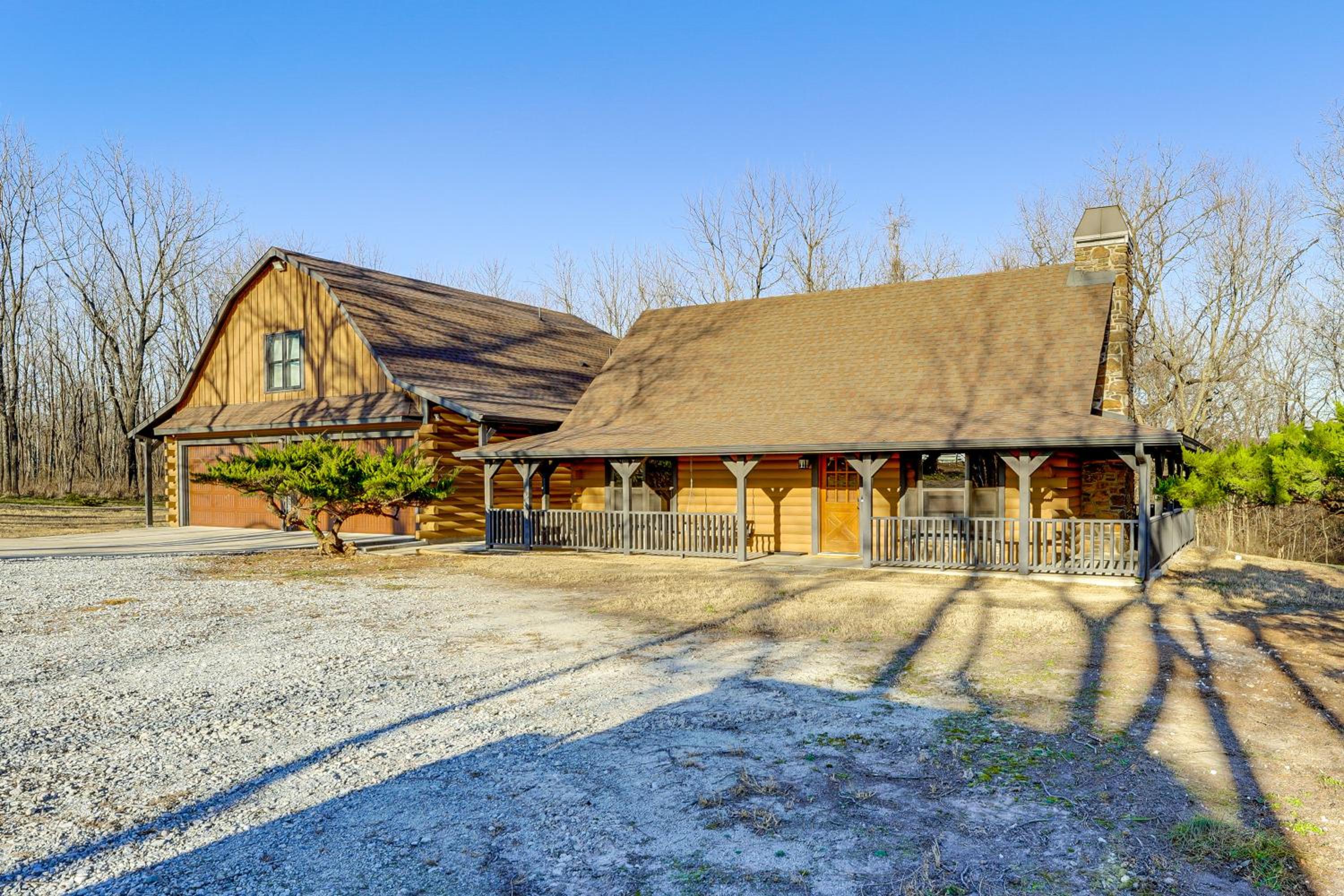 Fish, Raft and Relax! Spacious Sulphur Springs Home