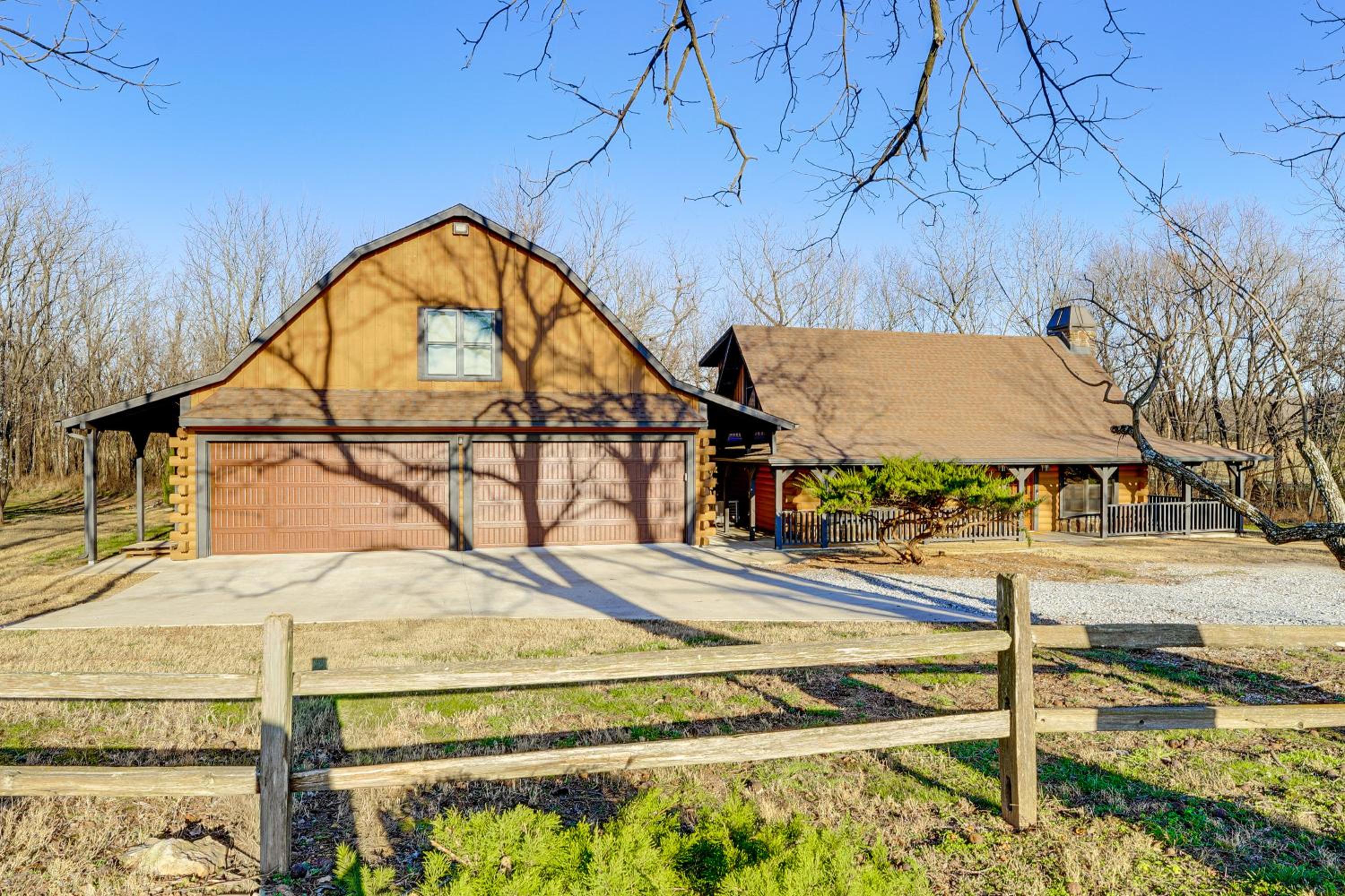 Fish, Raft and Relax! Spacious Sulphur Springs Home