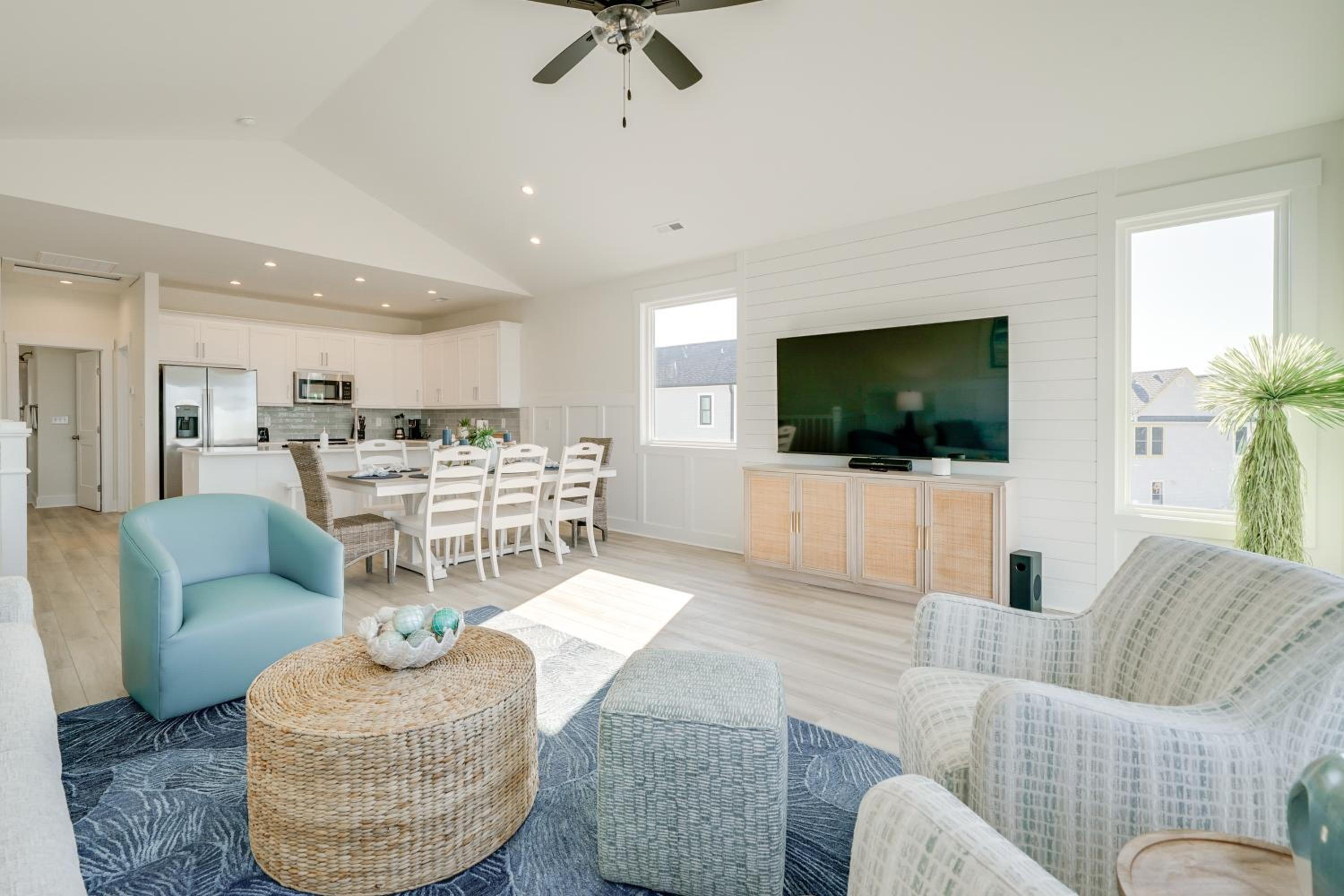 Easy Walk to Beach, Elevator, Sleeps 8 | Surf City
