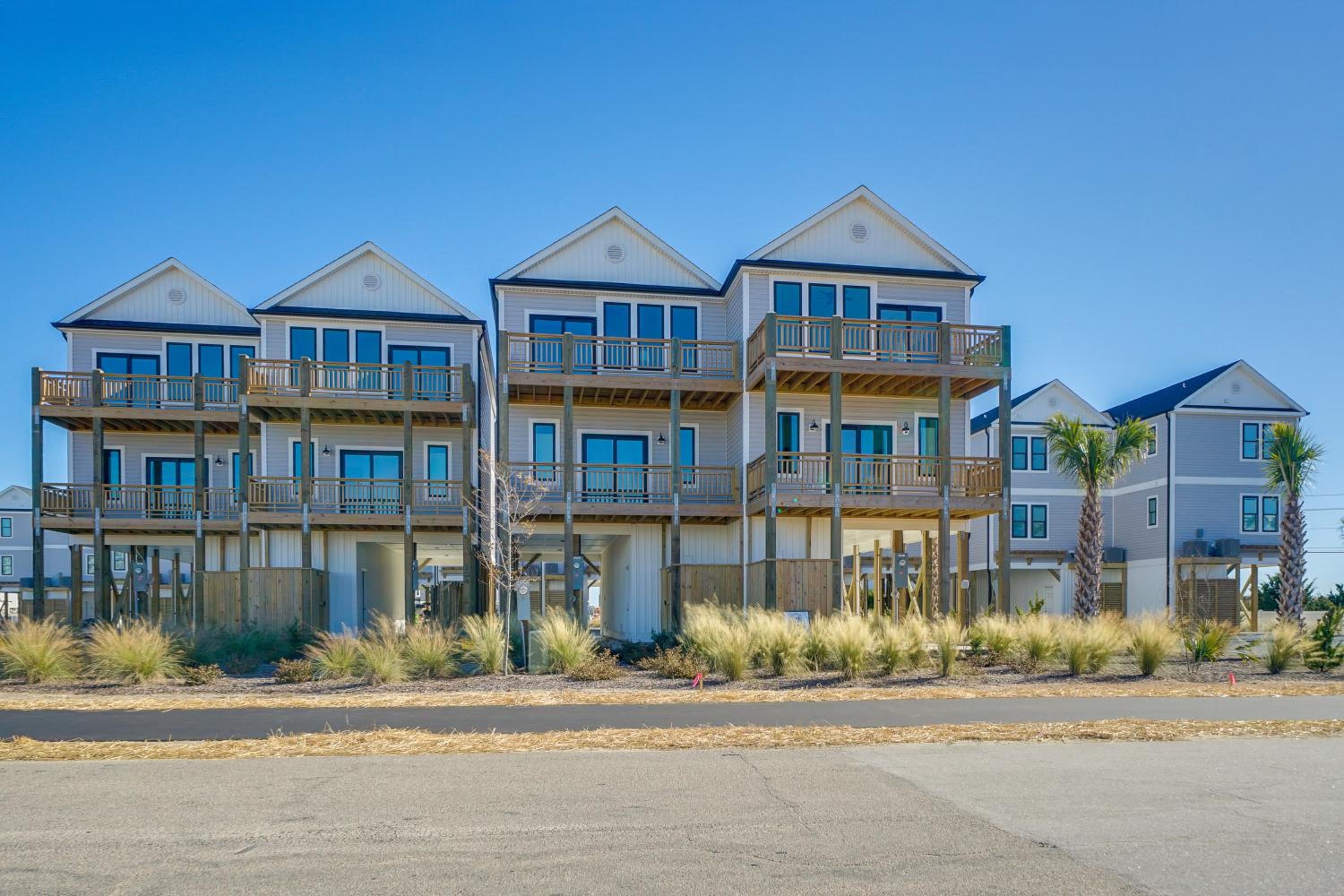 Easy Walk to Beach, Elevator, Sleeps 8 | Surf City