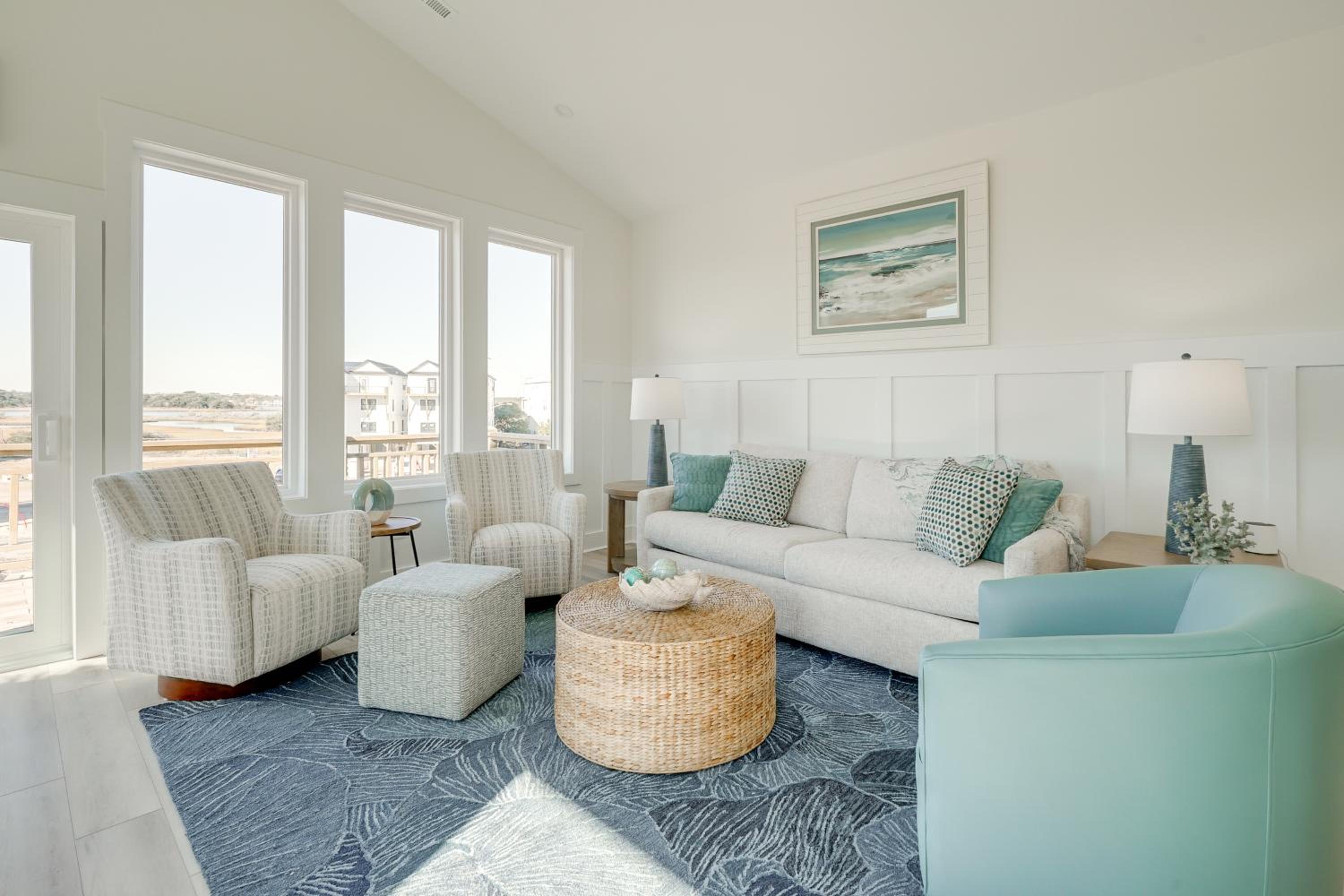 Easy Walk to Beach, Elevator, Sleeps 8 | Surf City