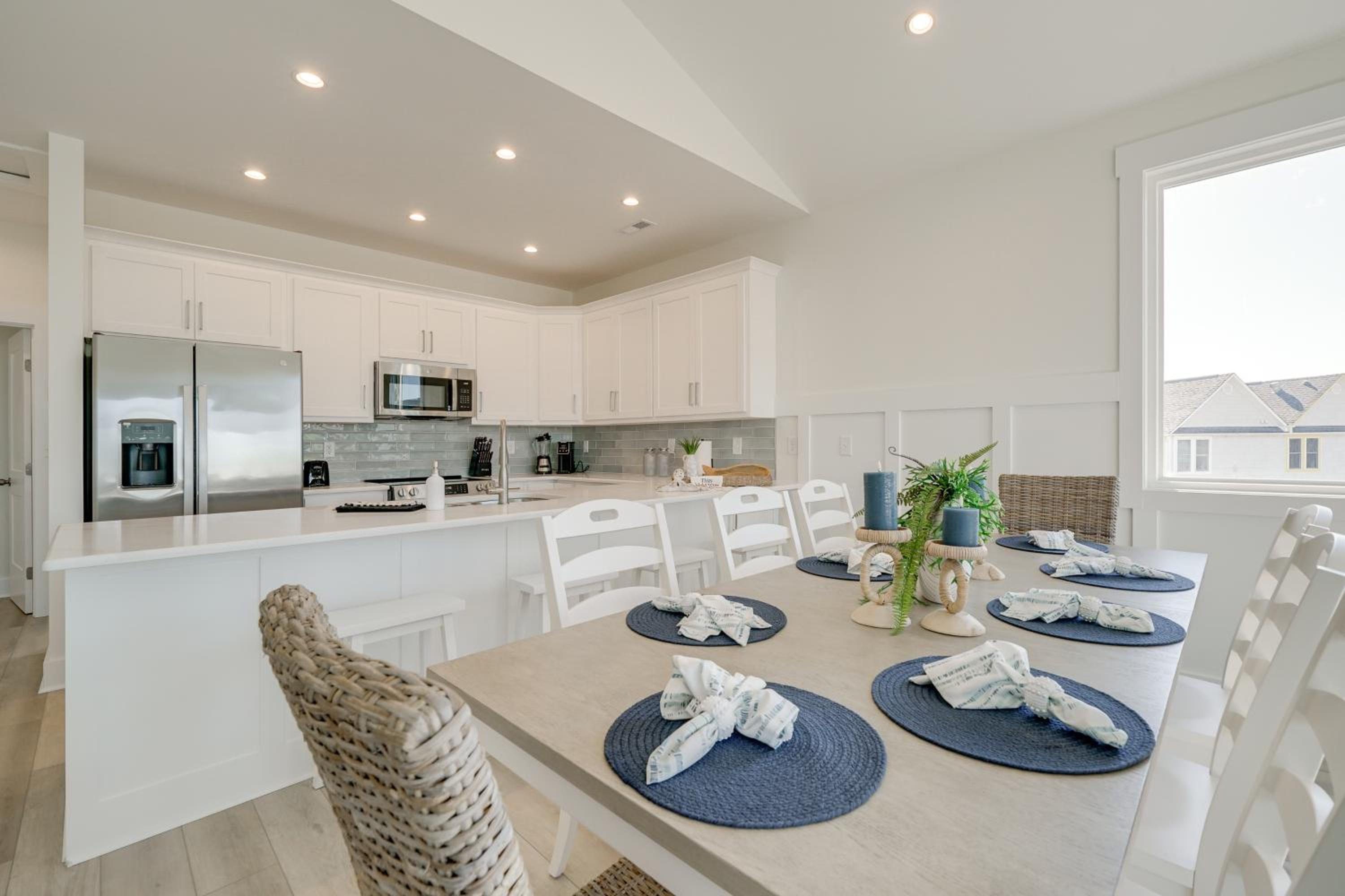 Easy Walk to Beach, Elevator, Sleeps 8 | Surf City