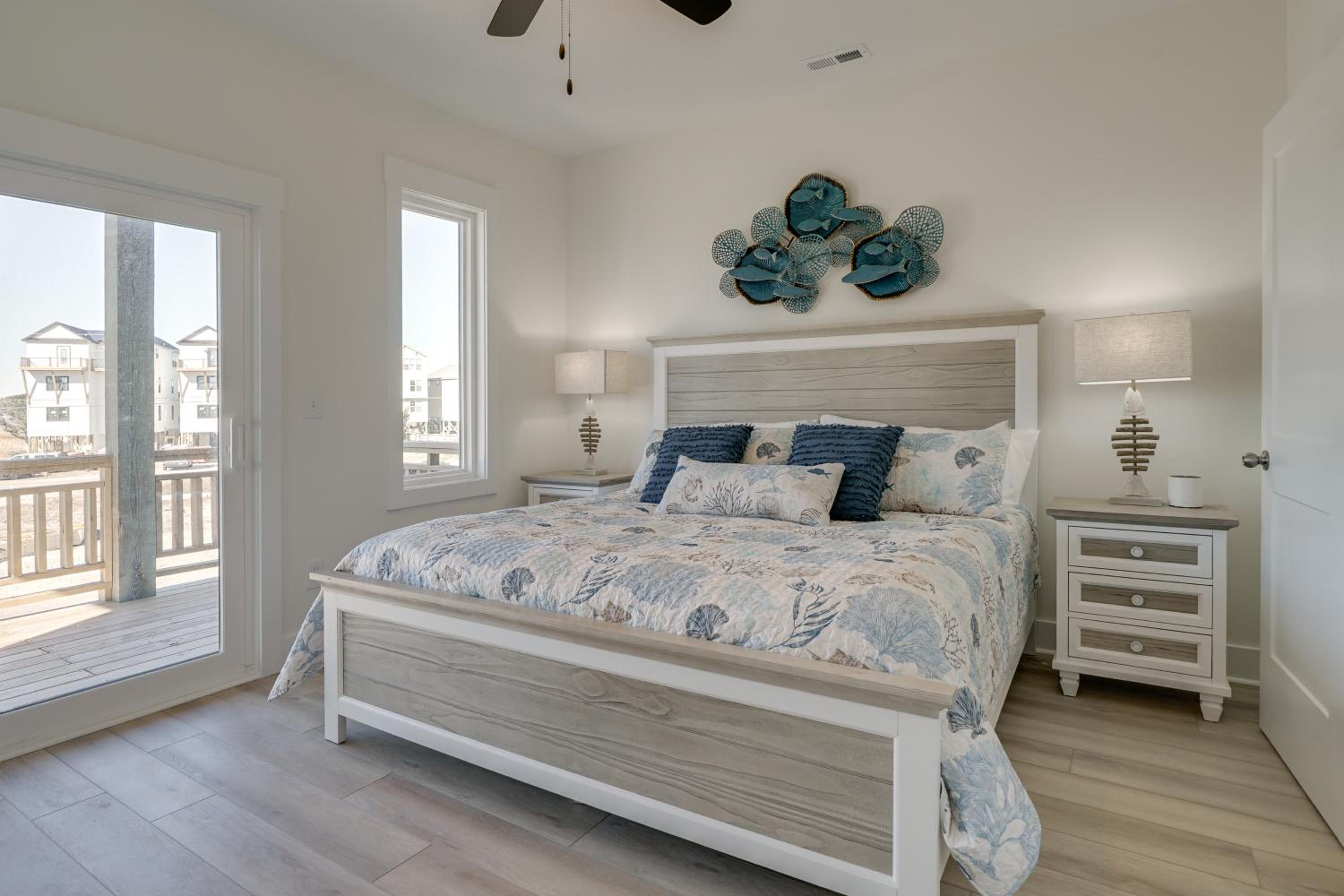 Easy Walk to Beach, Elevator, Sleeps 8 | Surf City