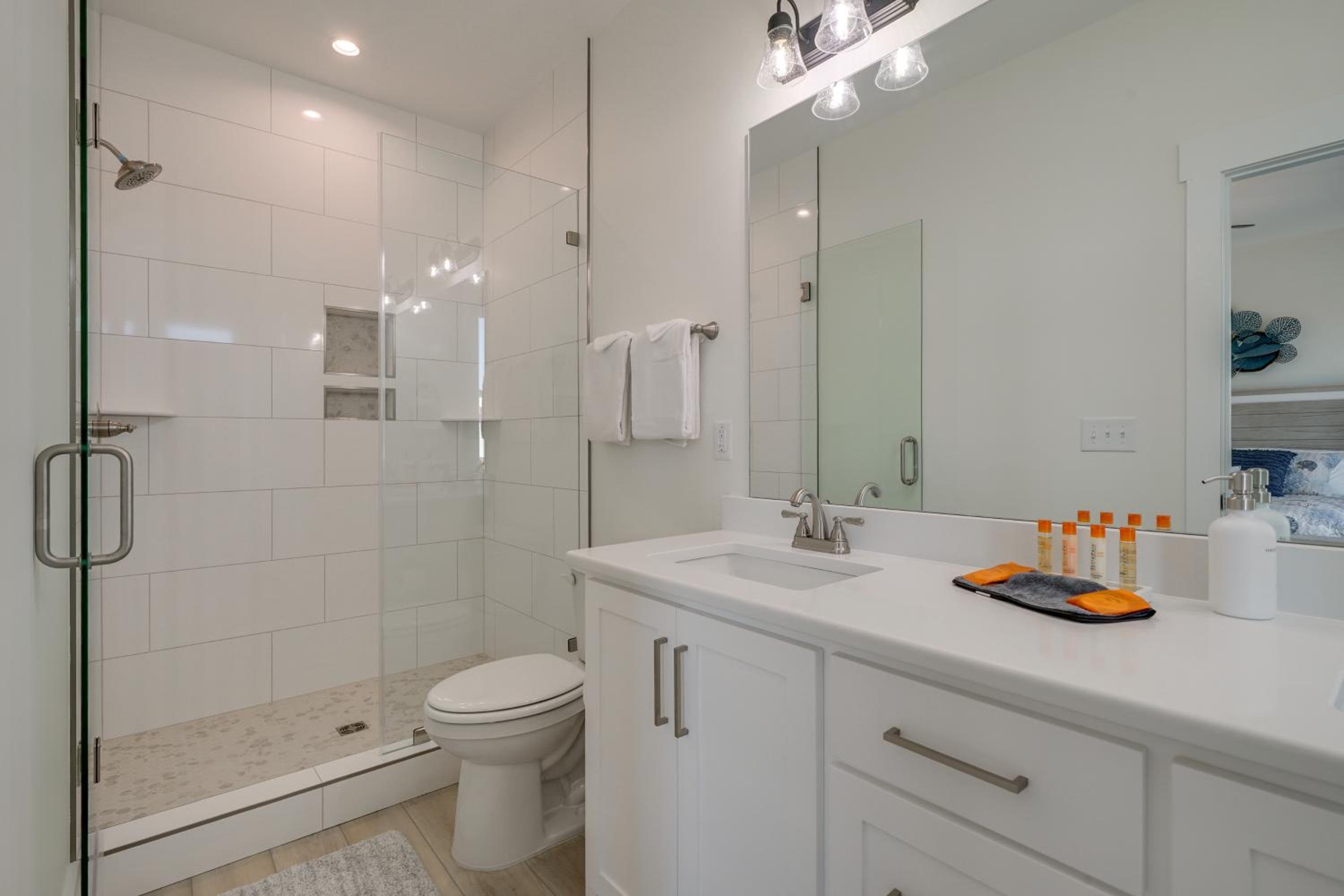 Easy Walk to Beach, Elevator, Sleeps 8 | Surf City